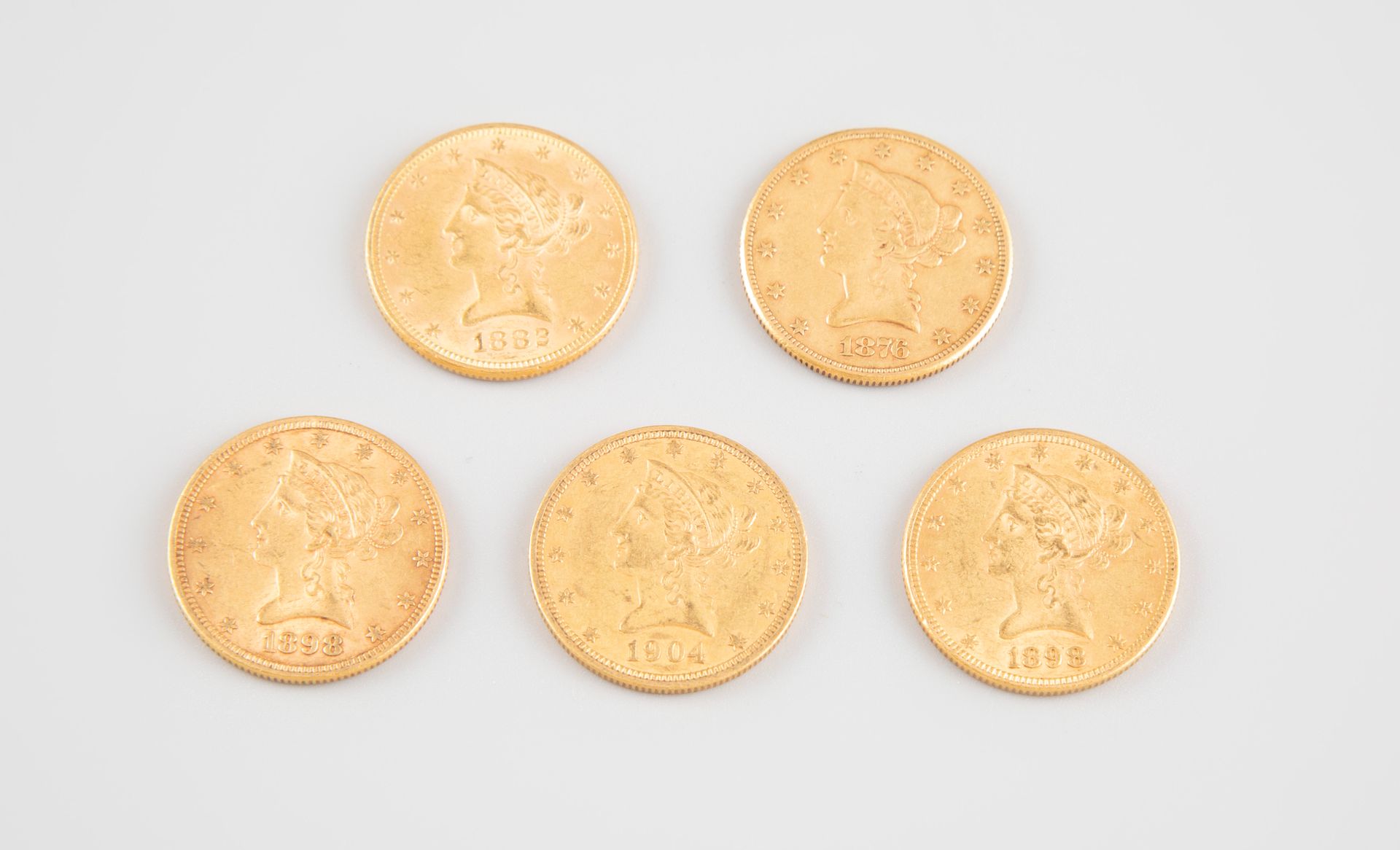 Null 美国--各种。五枚10元自由币拍品（1880年，1881年X2年，1883年S，1880年）。

答：左边是自由女神的头像

R: 老鹰站在横梁上

&hellip;