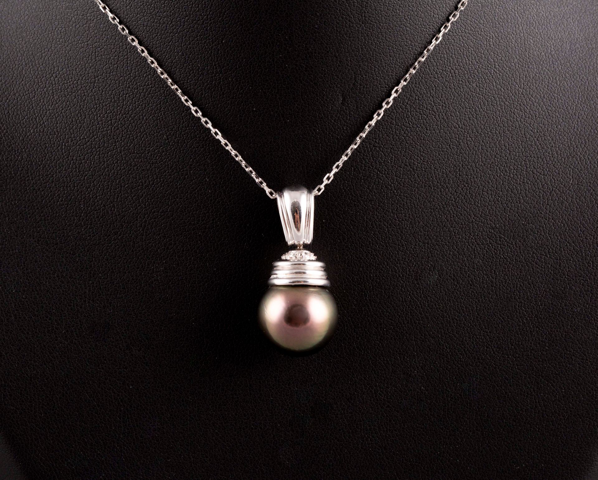 Null Pendentif perle des mers du sud avec sa chaîne, bélière diamantée. PB:12,46&hellip;