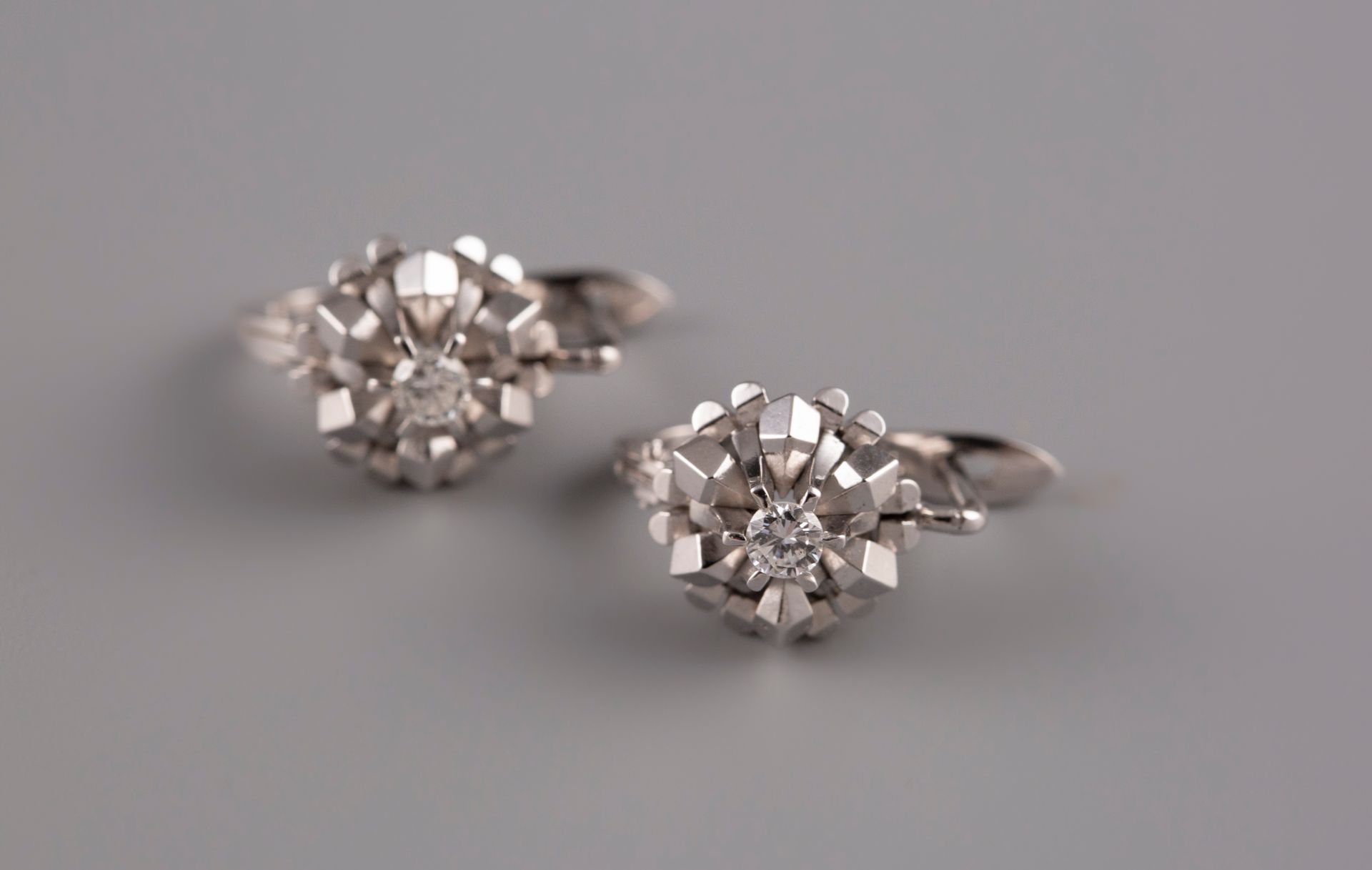 Null Schläfenförmige Ohrringe aus 18 Karat Weißgold 750° und Diamanten. BG:5,16g