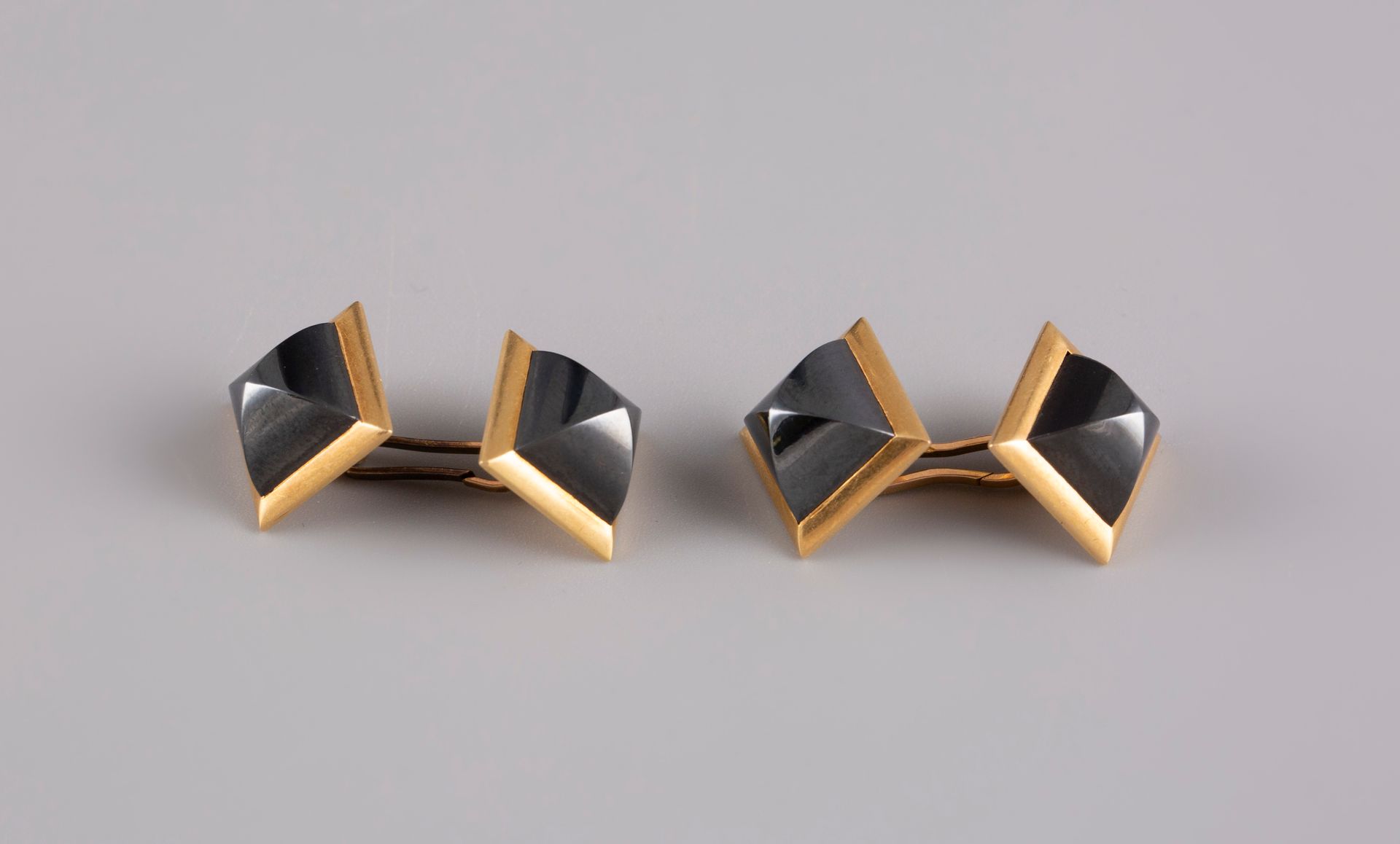 Null Pair of vintage cufflinks in yellow gold and marquasite. PB:18,43g