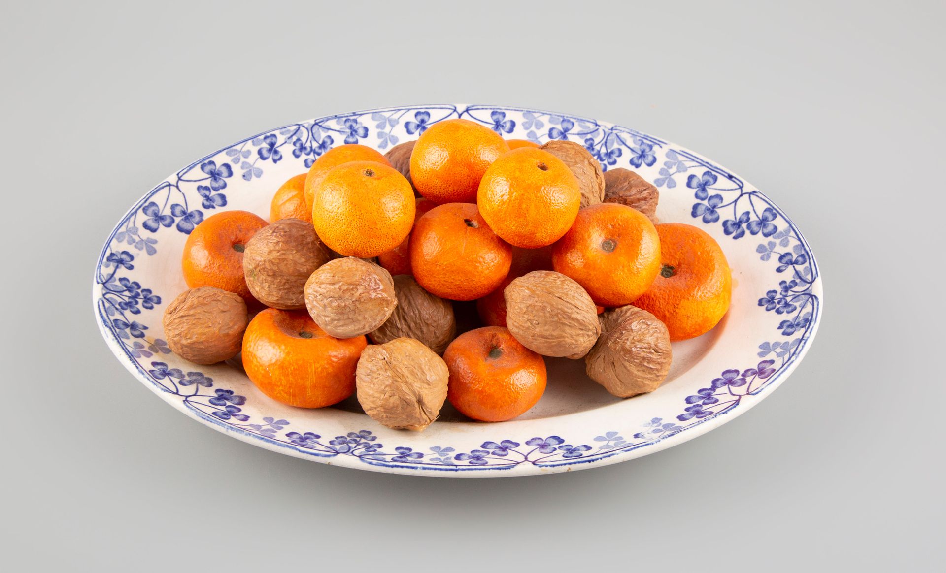 Null 
Christine Viennet, Decorative dish, Walnuts & mandarins

Fine earthenware;&hellip;