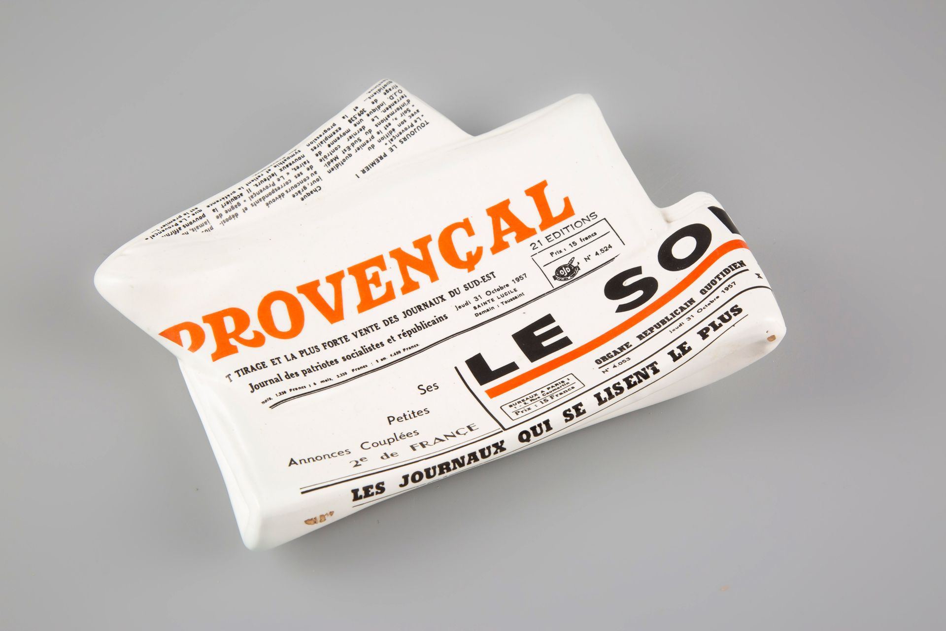 Null Vide-poches, « Le Provençal », daté du 31 octobre 1957

Faïence imprimée. U&hellip;