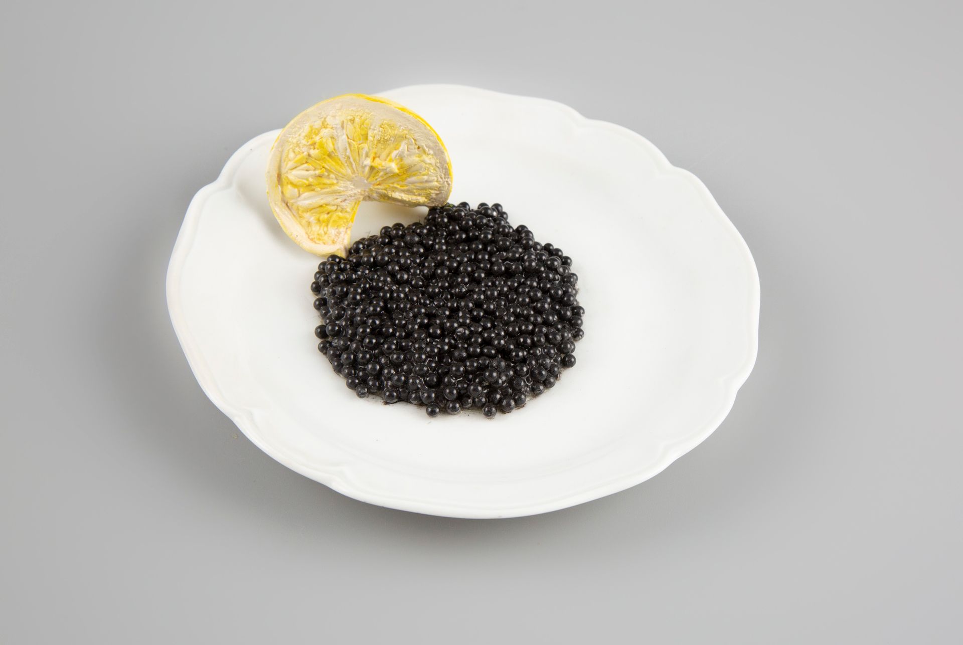 Null 
Christine VIENNET (1947), Plato decorativo, Tostadas de caviar

Porcelana &hellip;