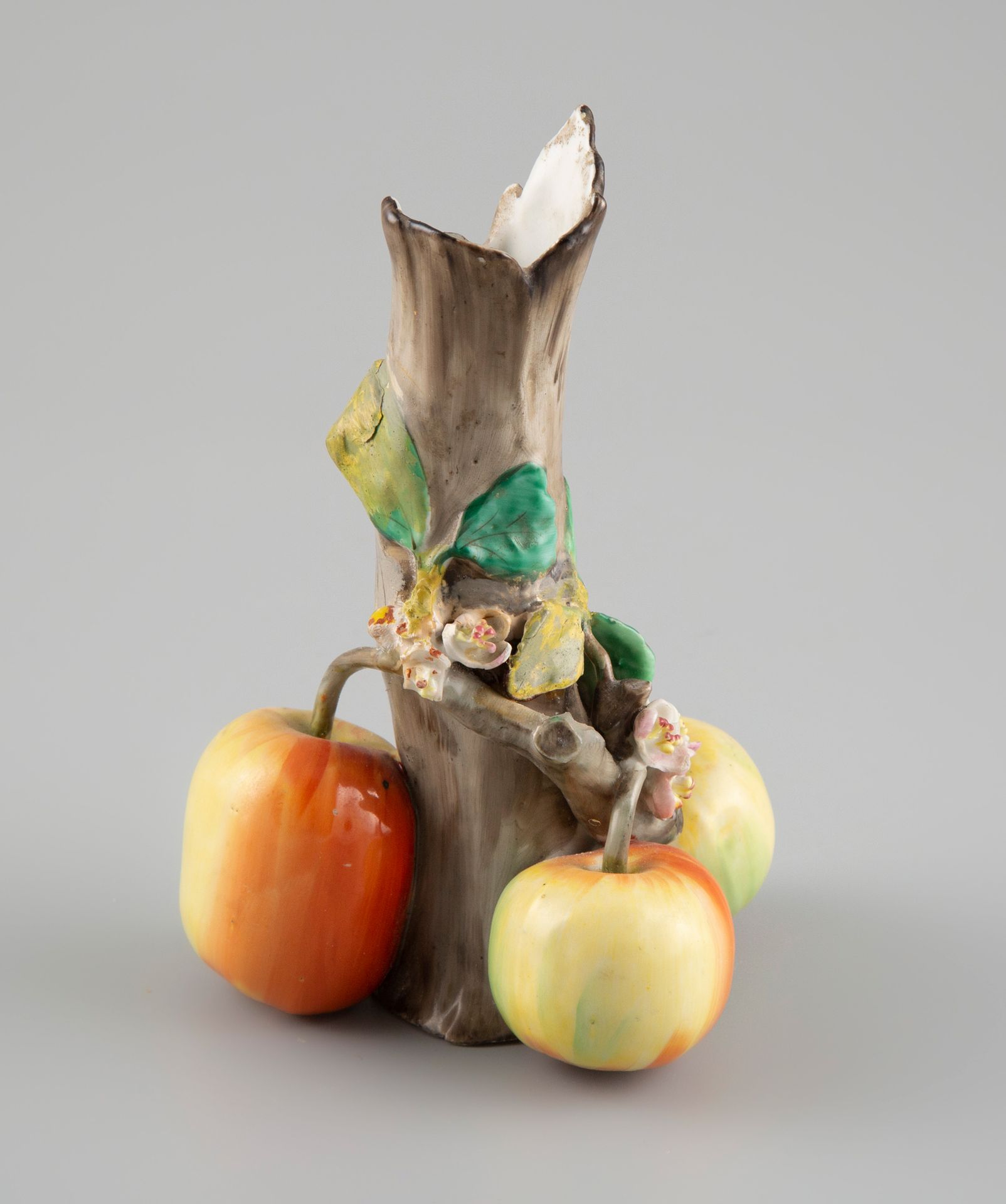Null 花瓶，三个苹果

高：15.5厘米（底部有毛）。