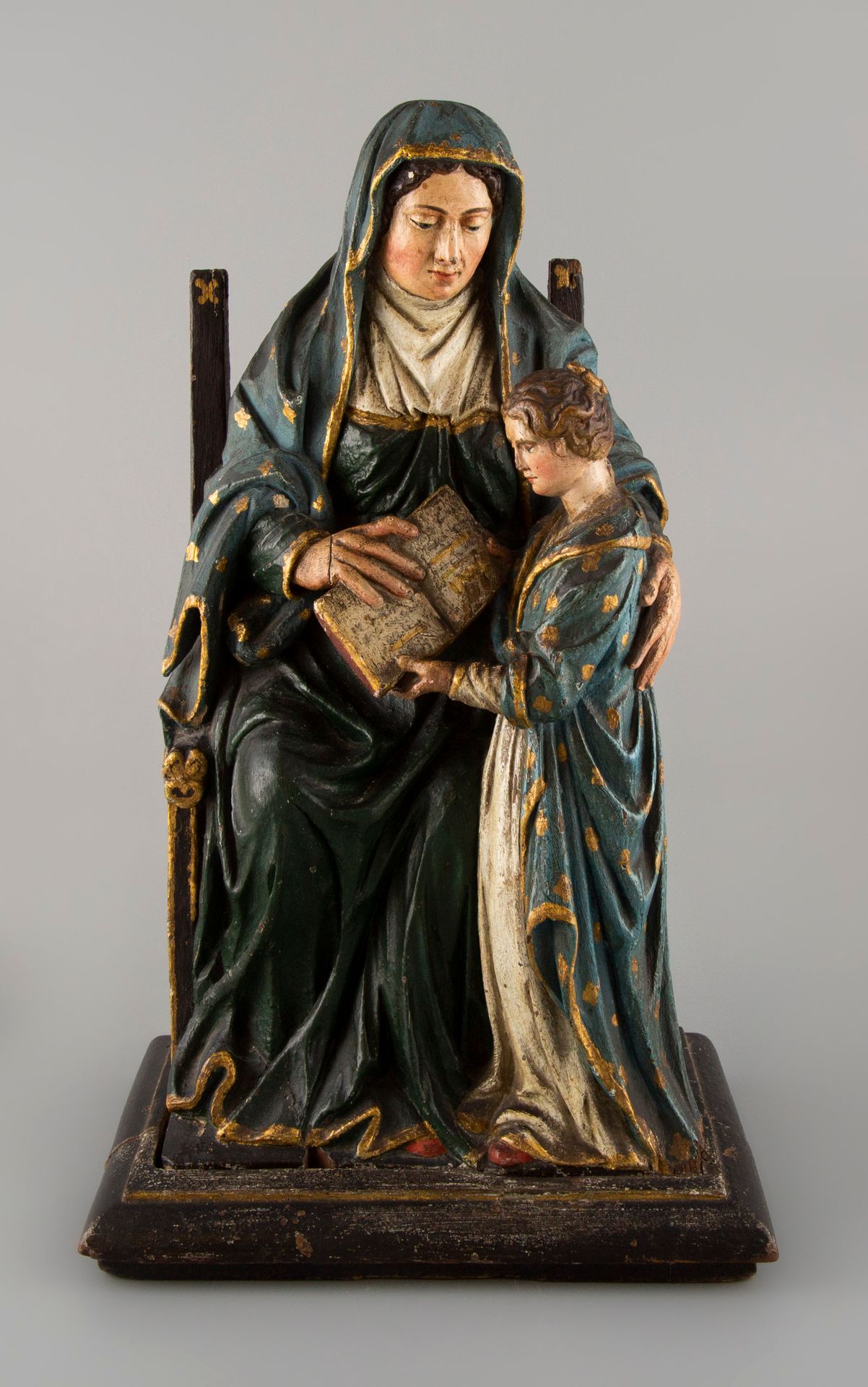 Null 
Sainte Anne enseignante en bois sculpté en ronde-bosse, polychromé et doré&hellip;