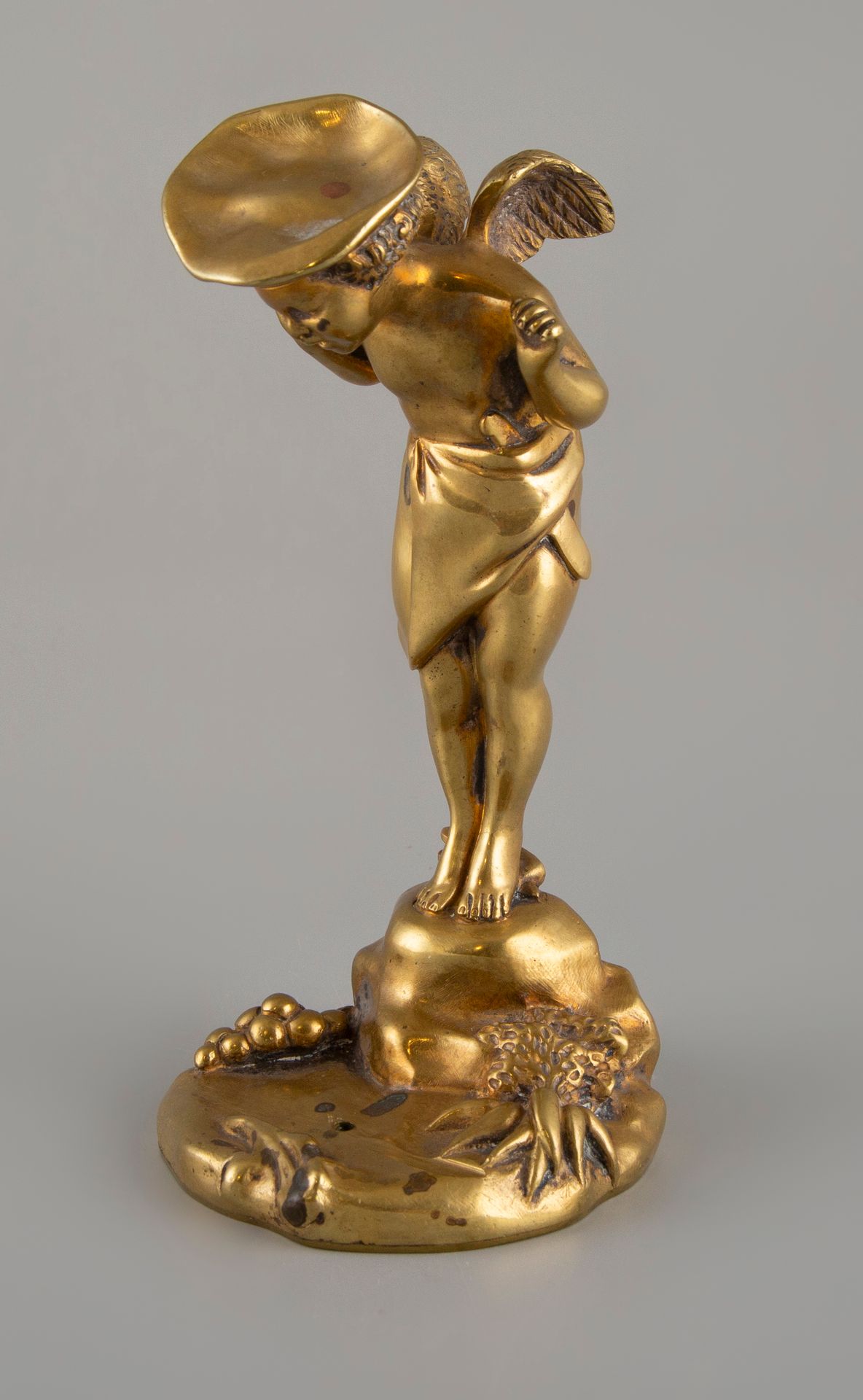 Null Una escultura de volumen de bronce de un querubín. H.:20cm