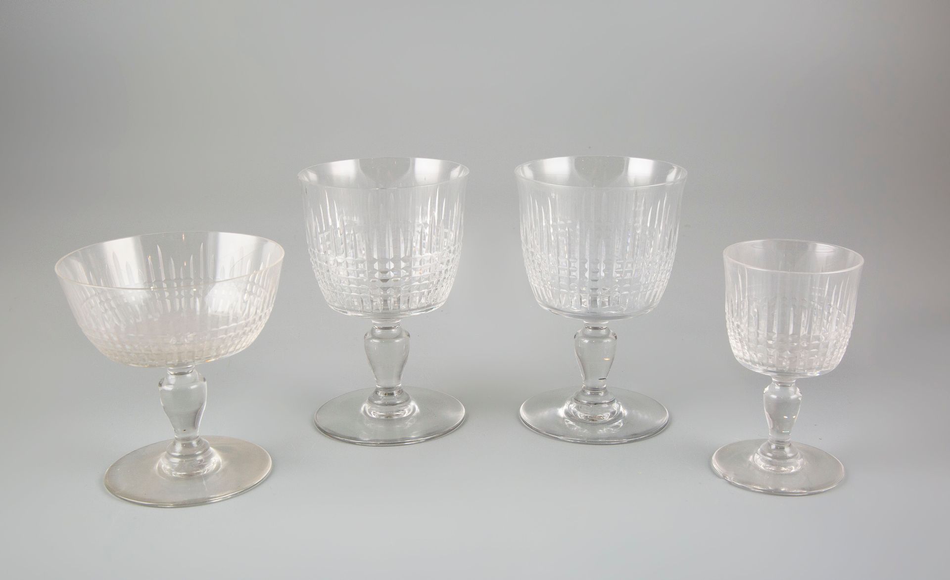 Null BACCARAT France. Part of service of crystal glasses including twelve champa&hellip;