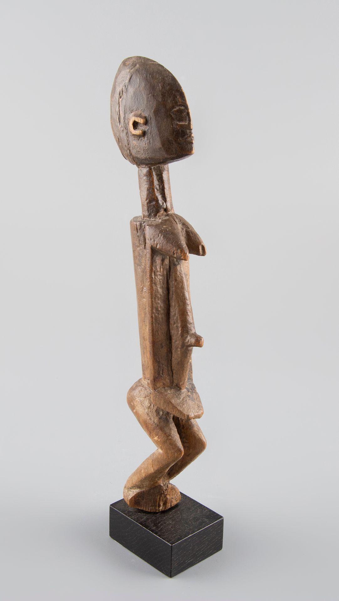 Null MALI, Dogon Country, 3rd third of the 20th century. Wooden statuette. H 25c&hellip;