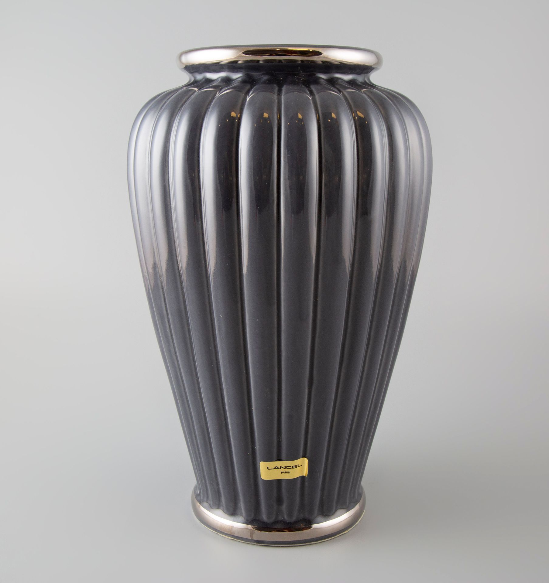 Null LANCEL. Vase en céramique vernissée, à godrons. H 35,5 cm.