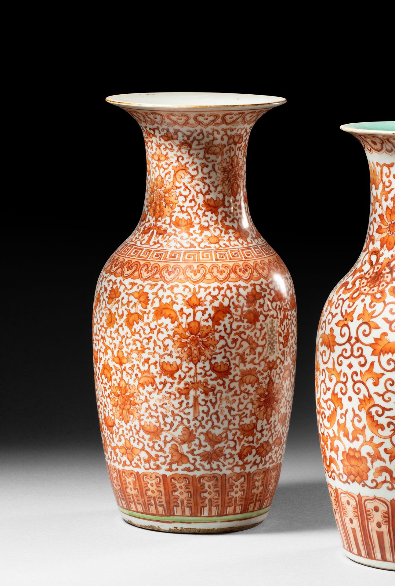 Null CHINE - Début XXe siècle
Vases balustre à col évasé en porcelaine décorée e&hellip;
