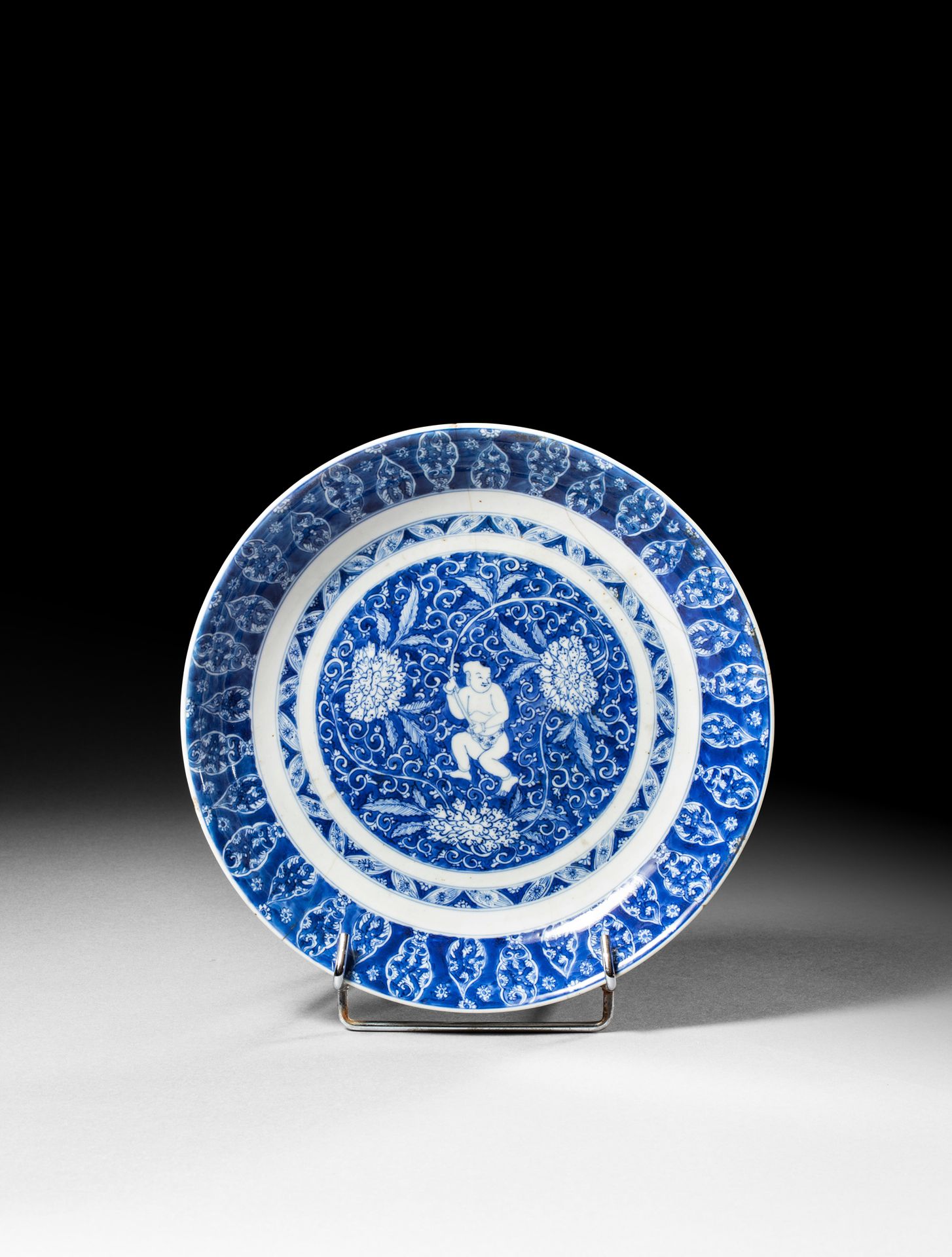 Null CHINE - Epoque KANGXI (1662 - 1722)
Coupe en porcelaine décorée en bleu sou&hellip;