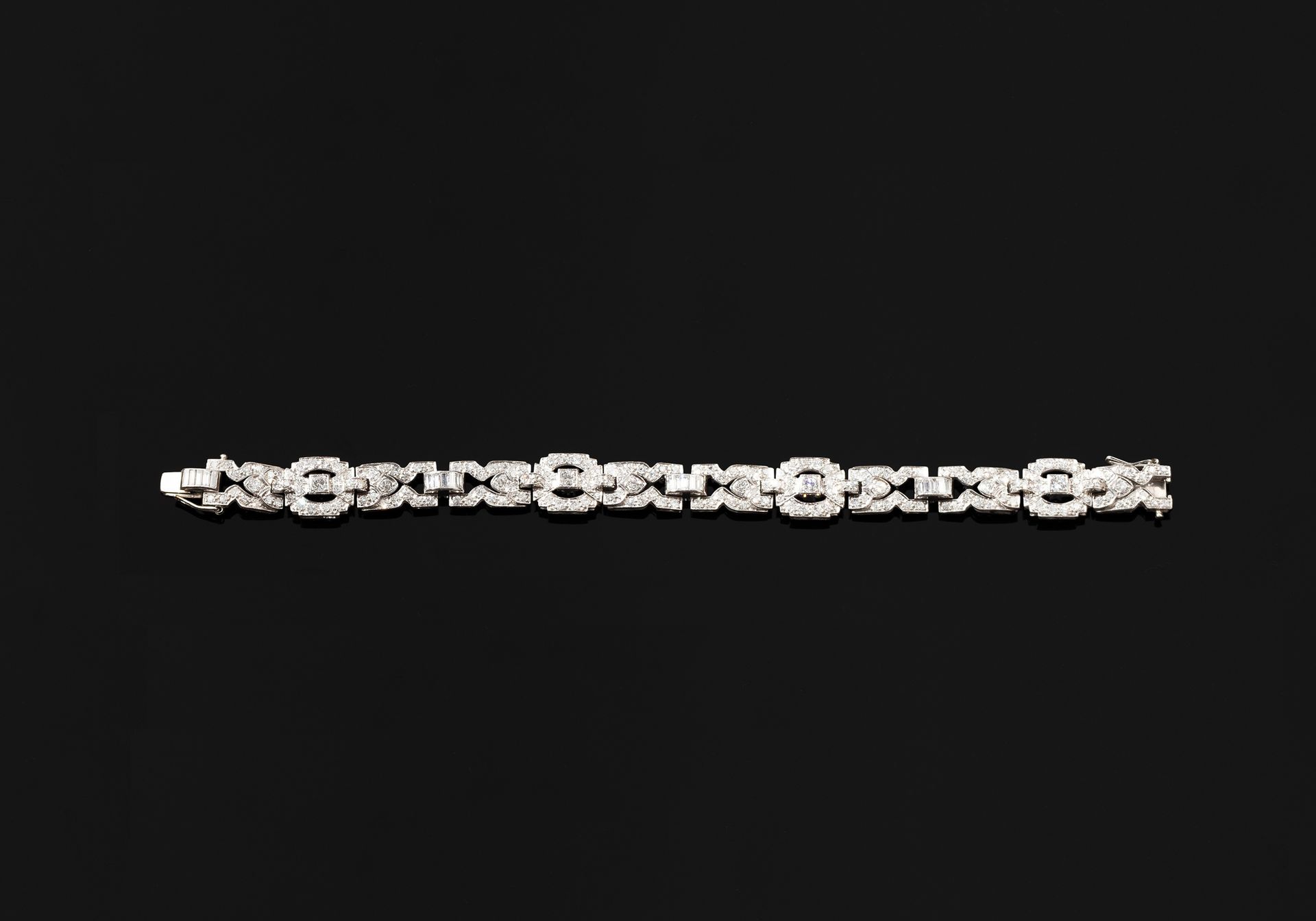 Null Bracelet articulé en platine (850e), composé de maillons géométriques ajour&hellip;