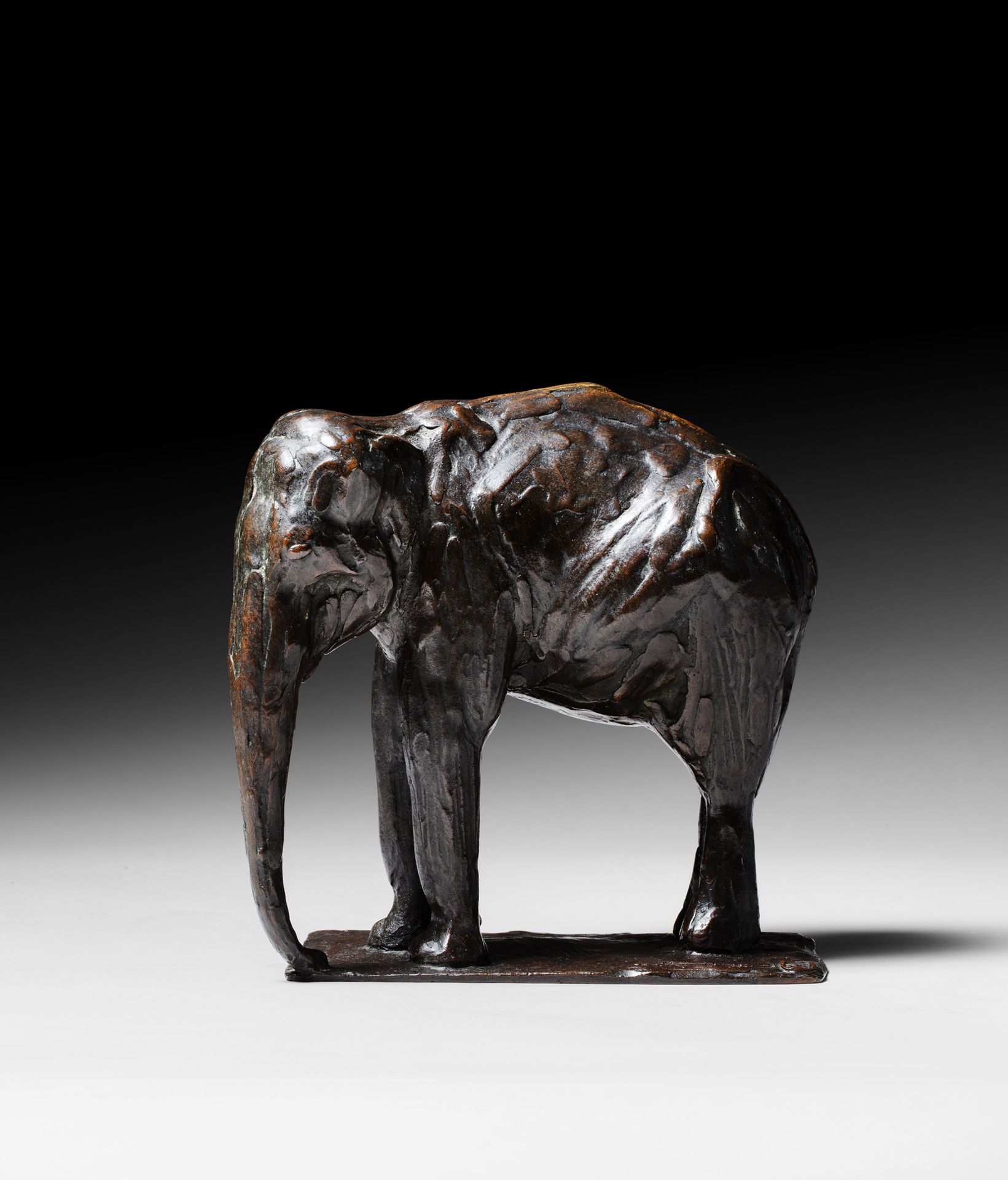 Null Rembrandt BUGATTI (1884 - 1916) 
Small elephant at rest
Bronze proof, dark &hellip;