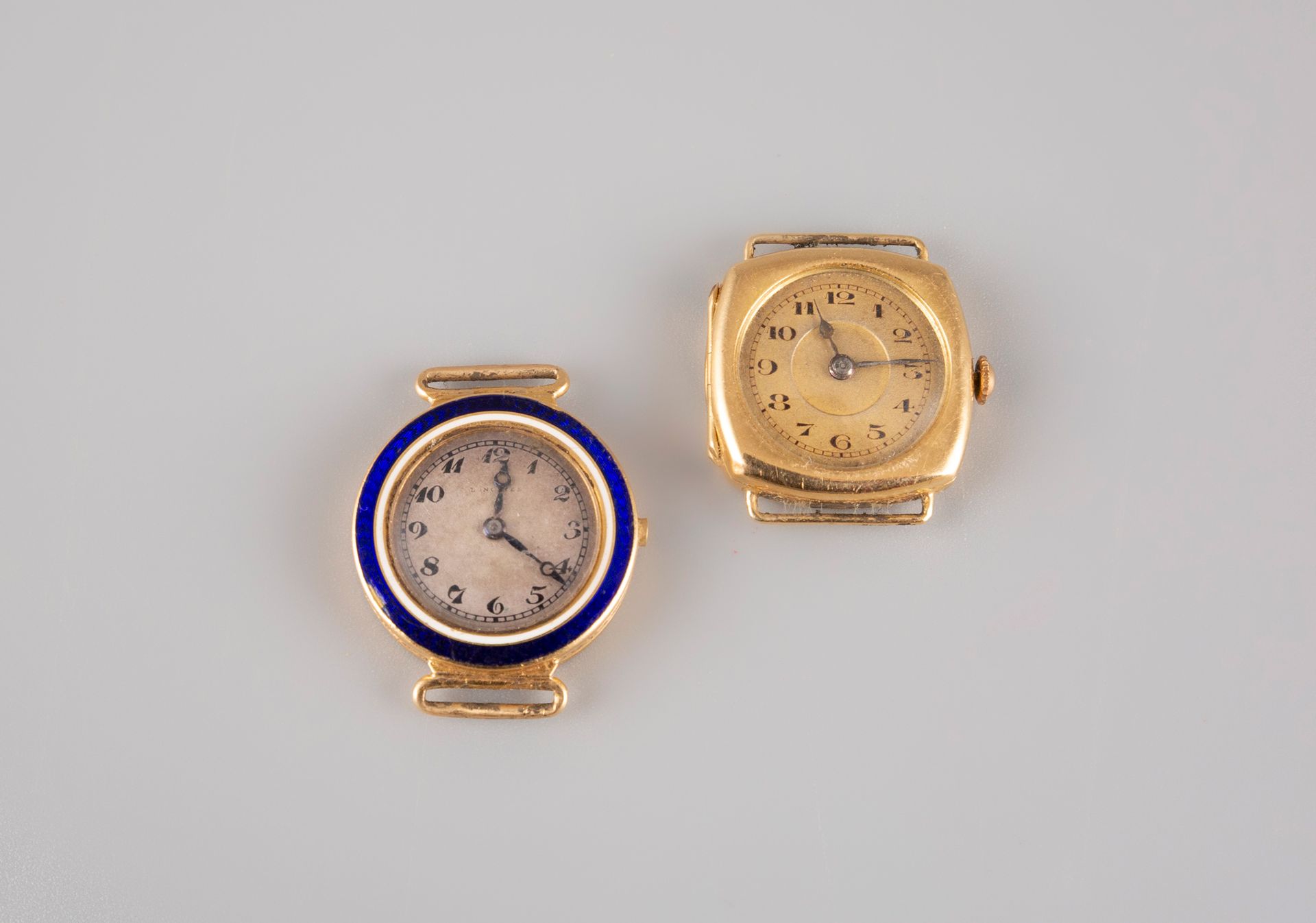 Null Deux cadrans de montre en or jaune 18K 750°/°°. Poids brut 21,95g. Vendus e&hellip;
