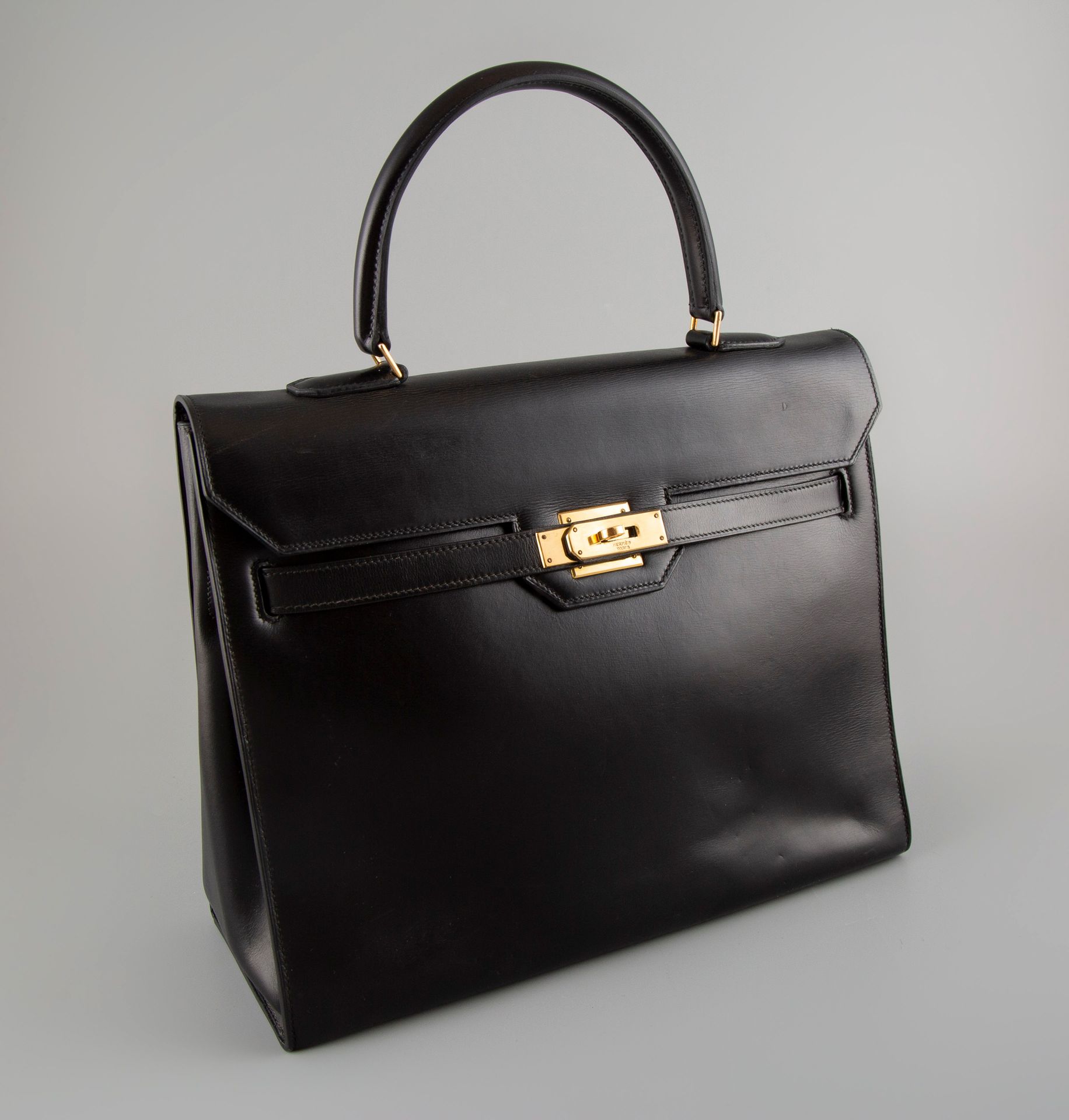 Null HERMES, Paris, Circa 1966. Black box calfskin bag, Monaco model 32cm, gold-&hellip;