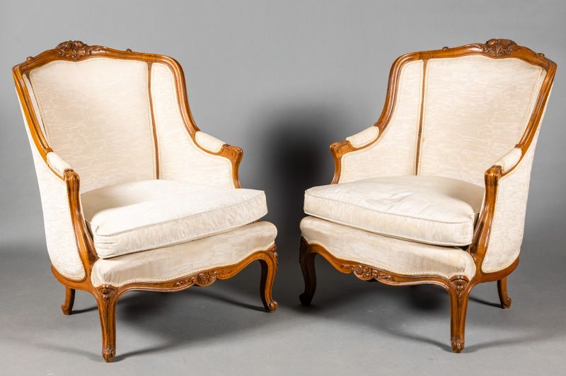 Null Pair of Louis XV style bergères in natural wood molded and carved with flow&hellip;