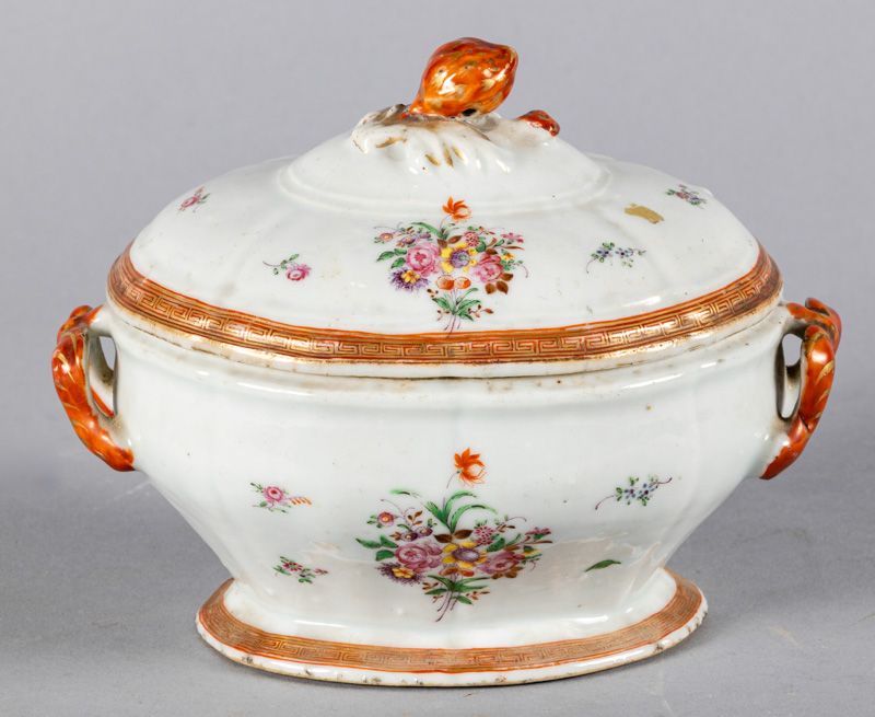 Null CHINA Compagnie des Indes: Sugar bowl in white porcelain with painted decor&hellip;