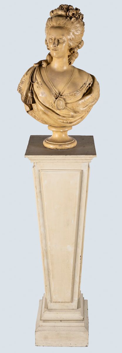 Null D'après Félix LECOMTE : Grand buste en plâtre peintde Marie-Antoinette. H. &hellip;