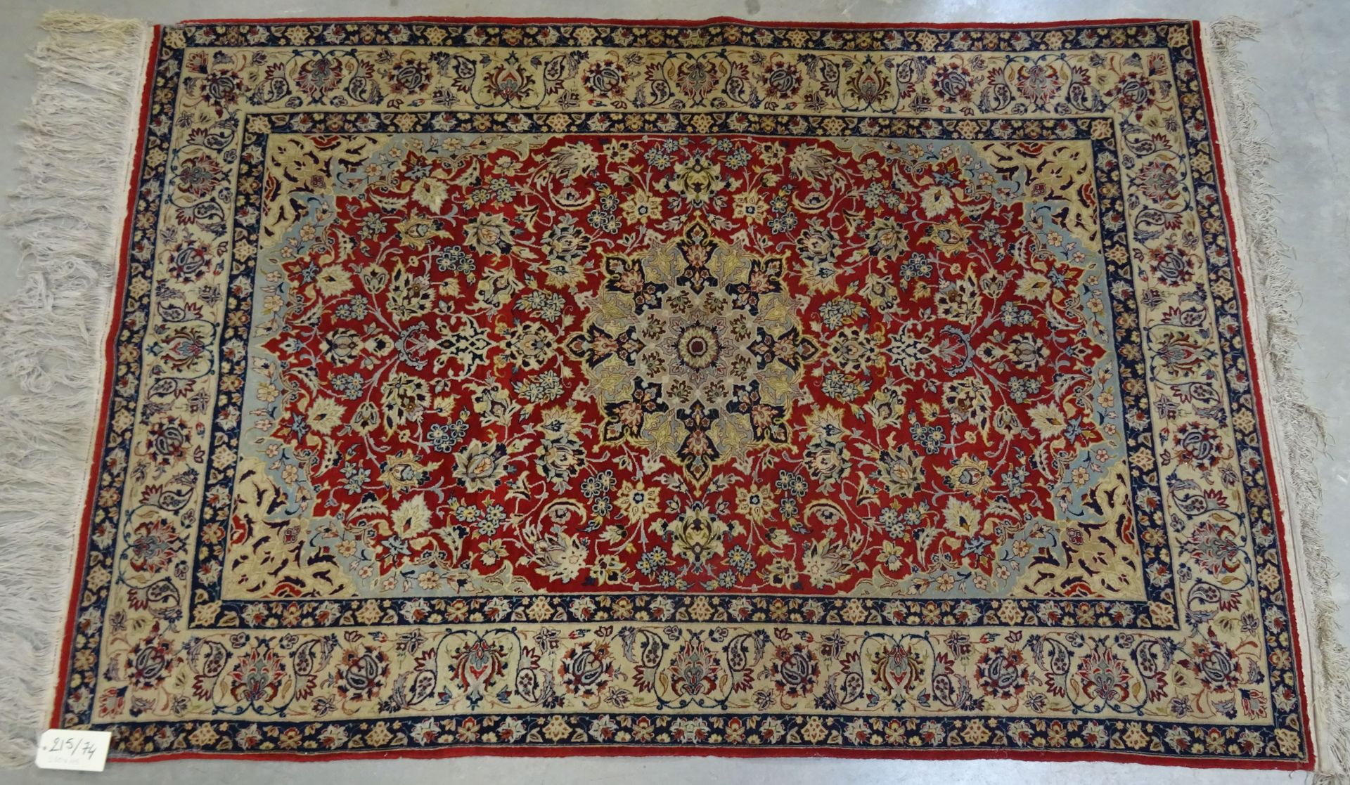 Null ISPAHAN : Tapis en laine à décor floral. Dimensions : 220x145 cm