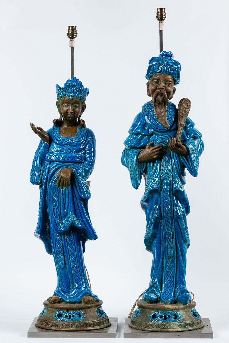 Null Couple de monarques asiatiques en terre cuite emaillée bleu-Turquoise. Trav&hellip;