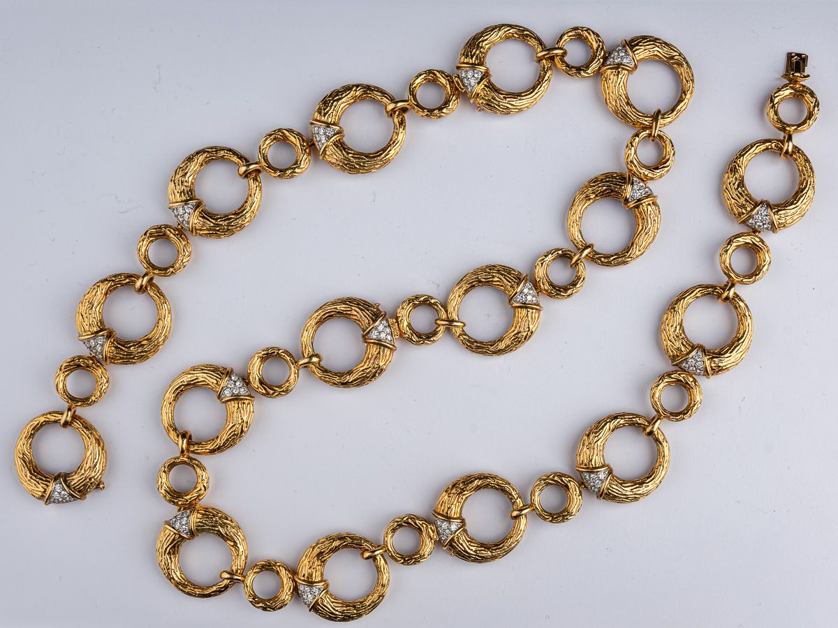 Null BOUCHERON. Collier à transformation en 4 bracelets orné de 32 anneaux ronds&hellip;