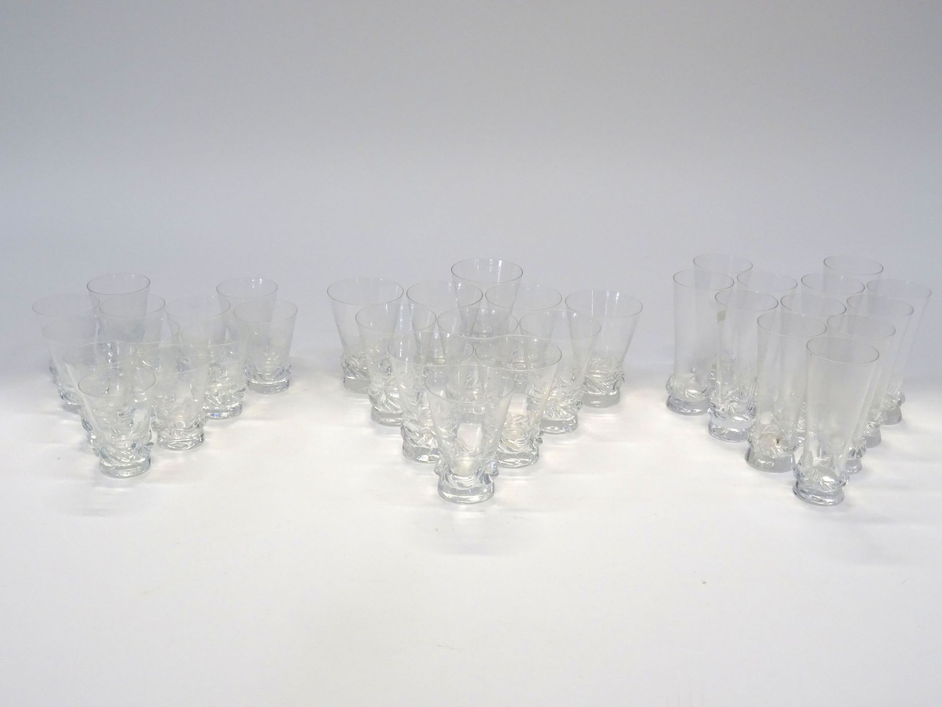 Null DAUM France: Gläserset aus geformtem Kristallglas Modell Sorcy bestehend au&hellip;