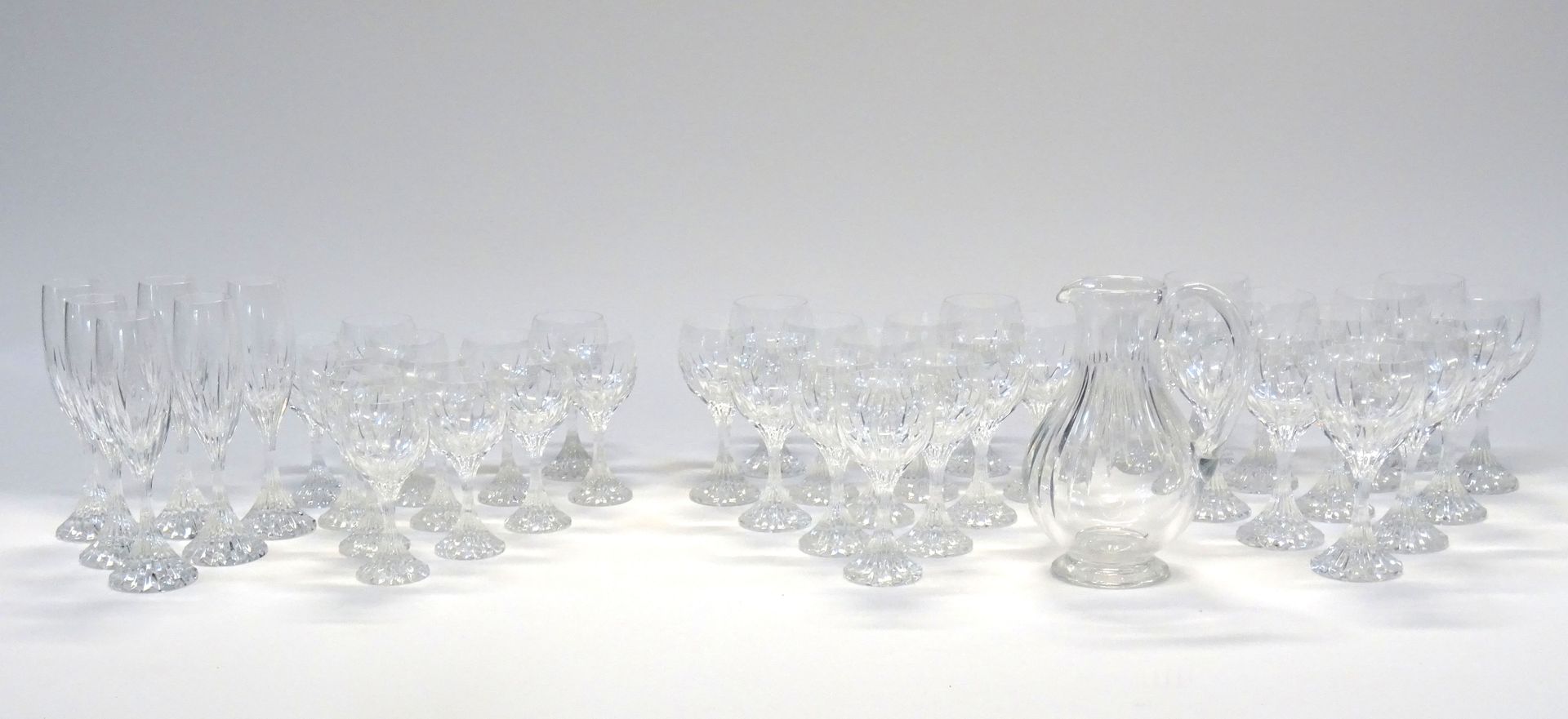 Null BACCARAT: Parte di un servizio di bicchieri in cristallo molato Masséna com&hellip;