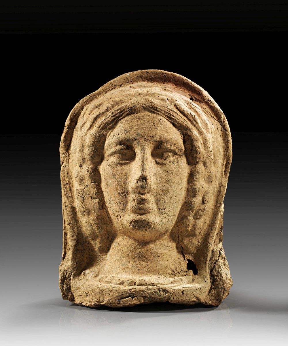 Etruskischer Votivkopf eines Mädchens. Tête votive étrusque d'une jeune fille. F&hellip;