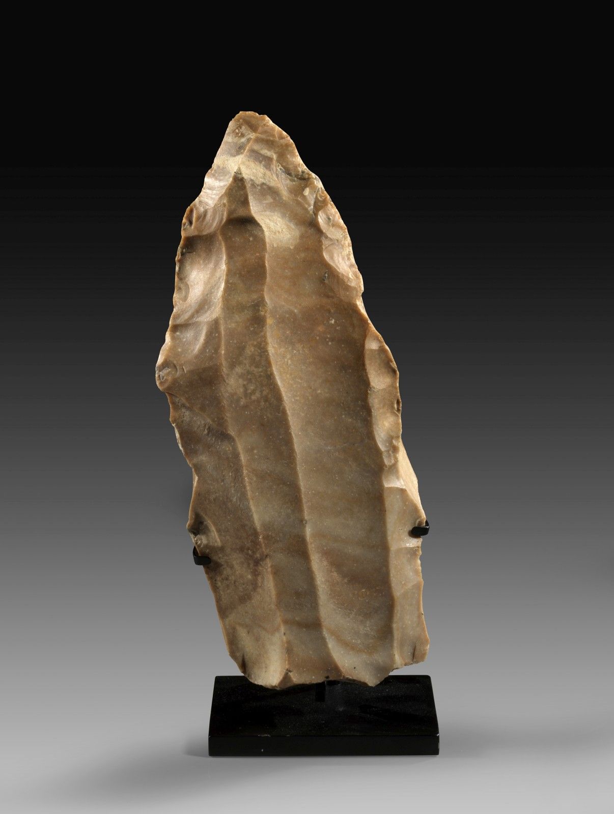Carreau de lame en silex. France, Néolithique, 2500 - 20…