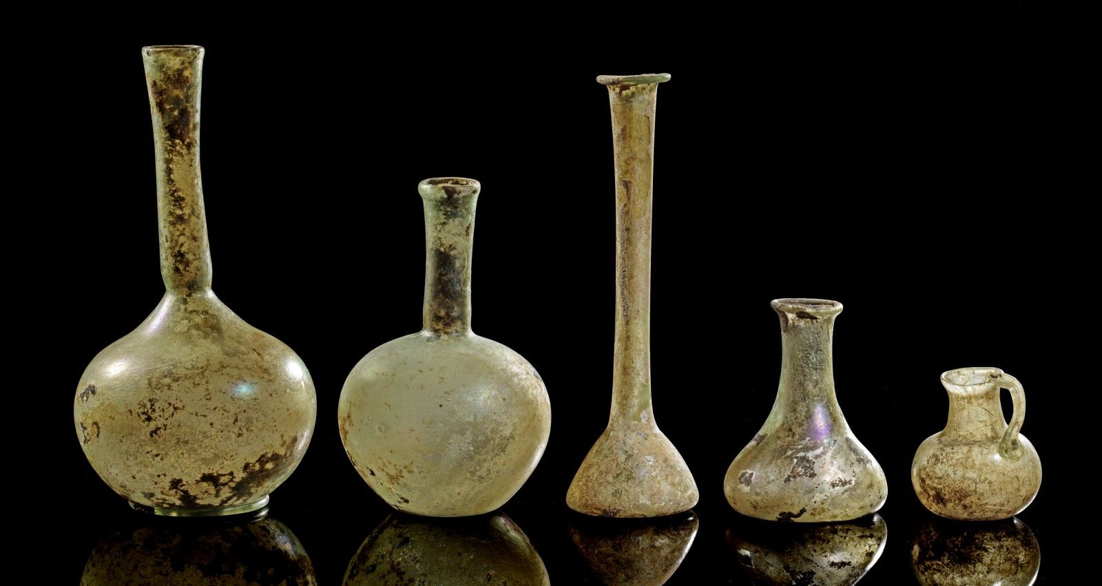 Sammlung römische Gläser. Collection de verres romains. Env. 1er - 3e s. Apr. J.&hellip;