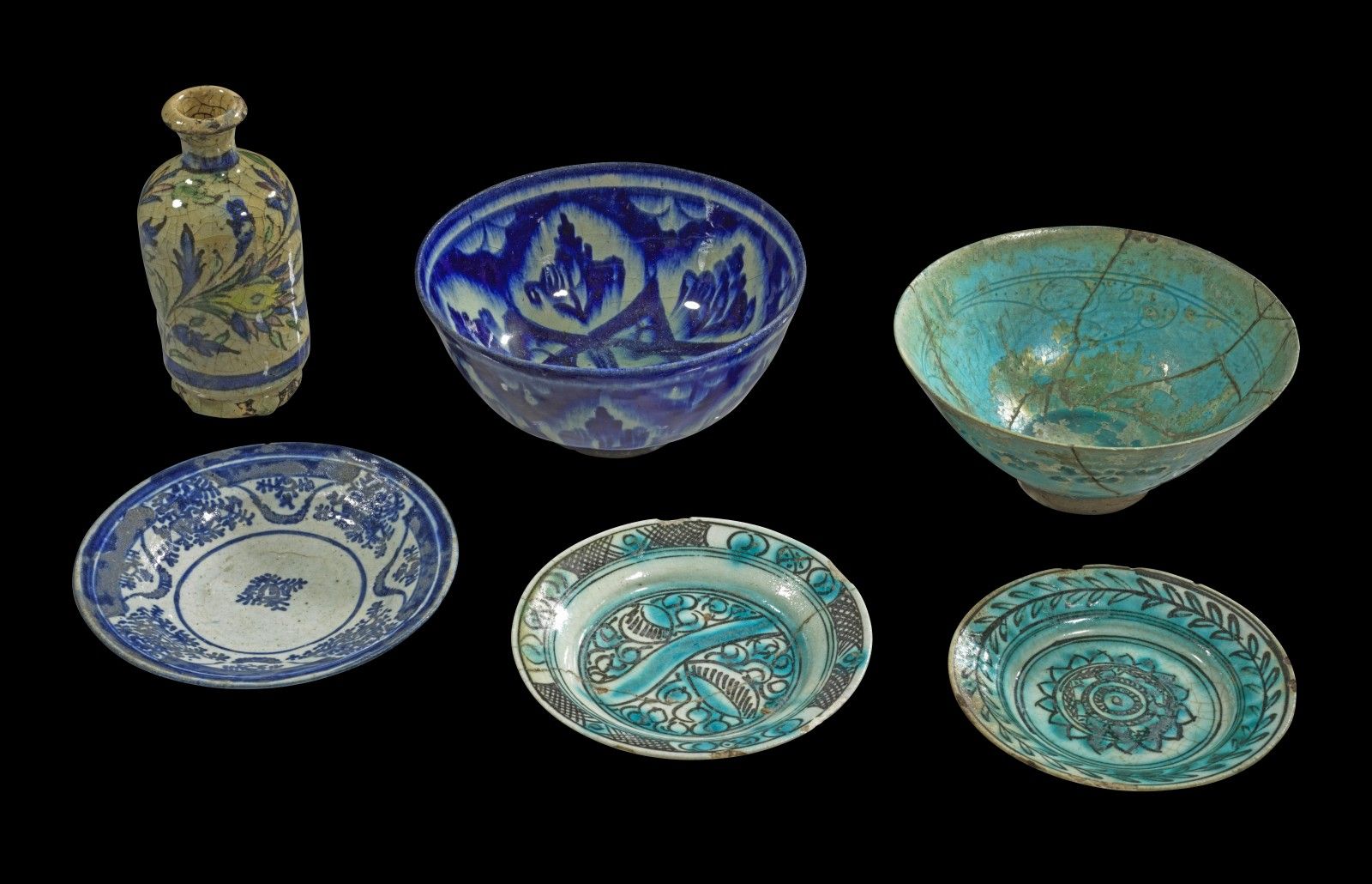Sammlung islamischer Keramik. A) ø 18,2cm, h 8,5cm，伊斯兰陶瓷收藏。粘土，绿松石釉面。圆锥形的碗，里面有抽象的&hellip;