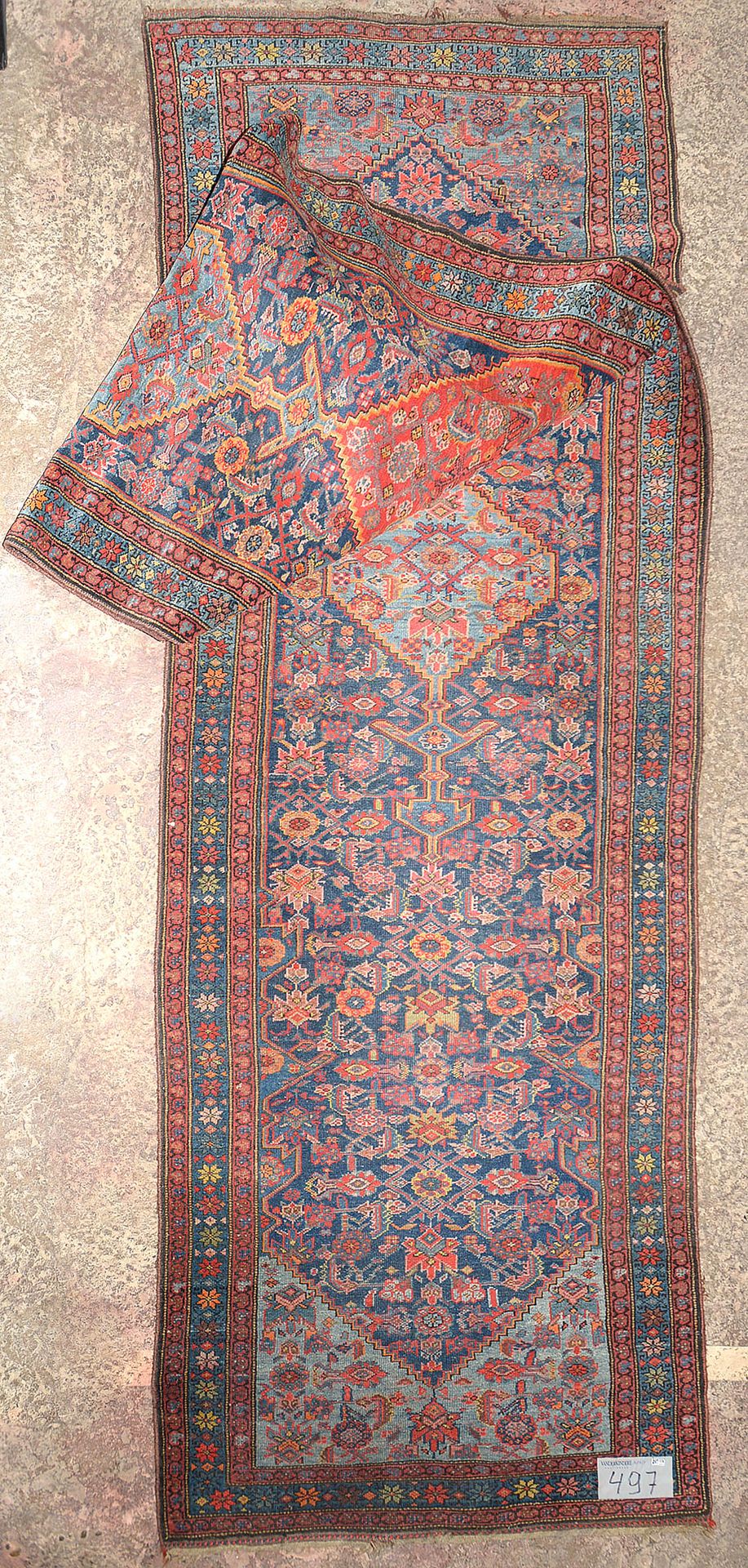 Null Long tapis de couloir Melayer en laine à décor floral. Travail persan ancie&hellip;