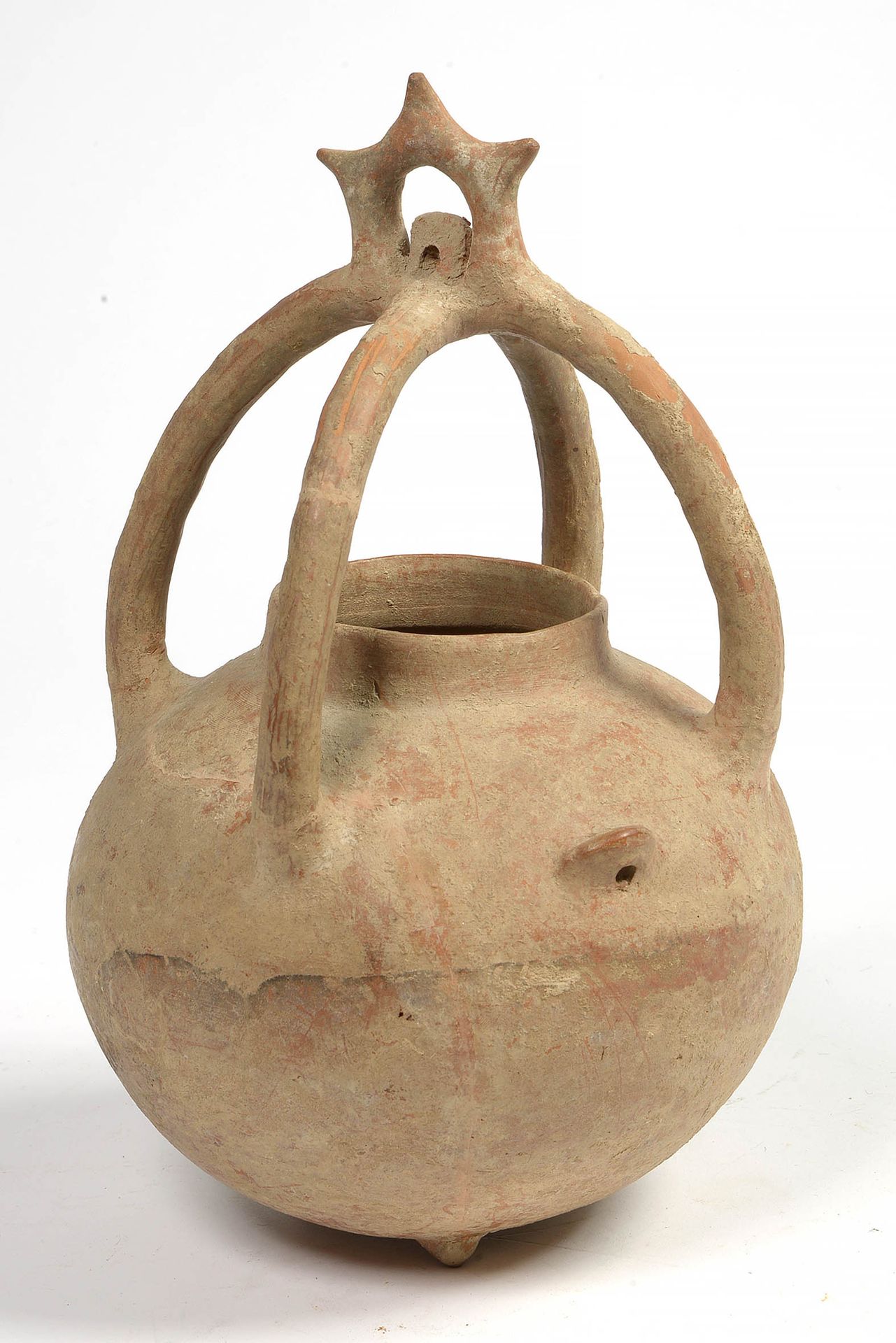 Null "Vase boule" tripode en terre cuite à quadruple anse reliée par une "Etoile&hellip;