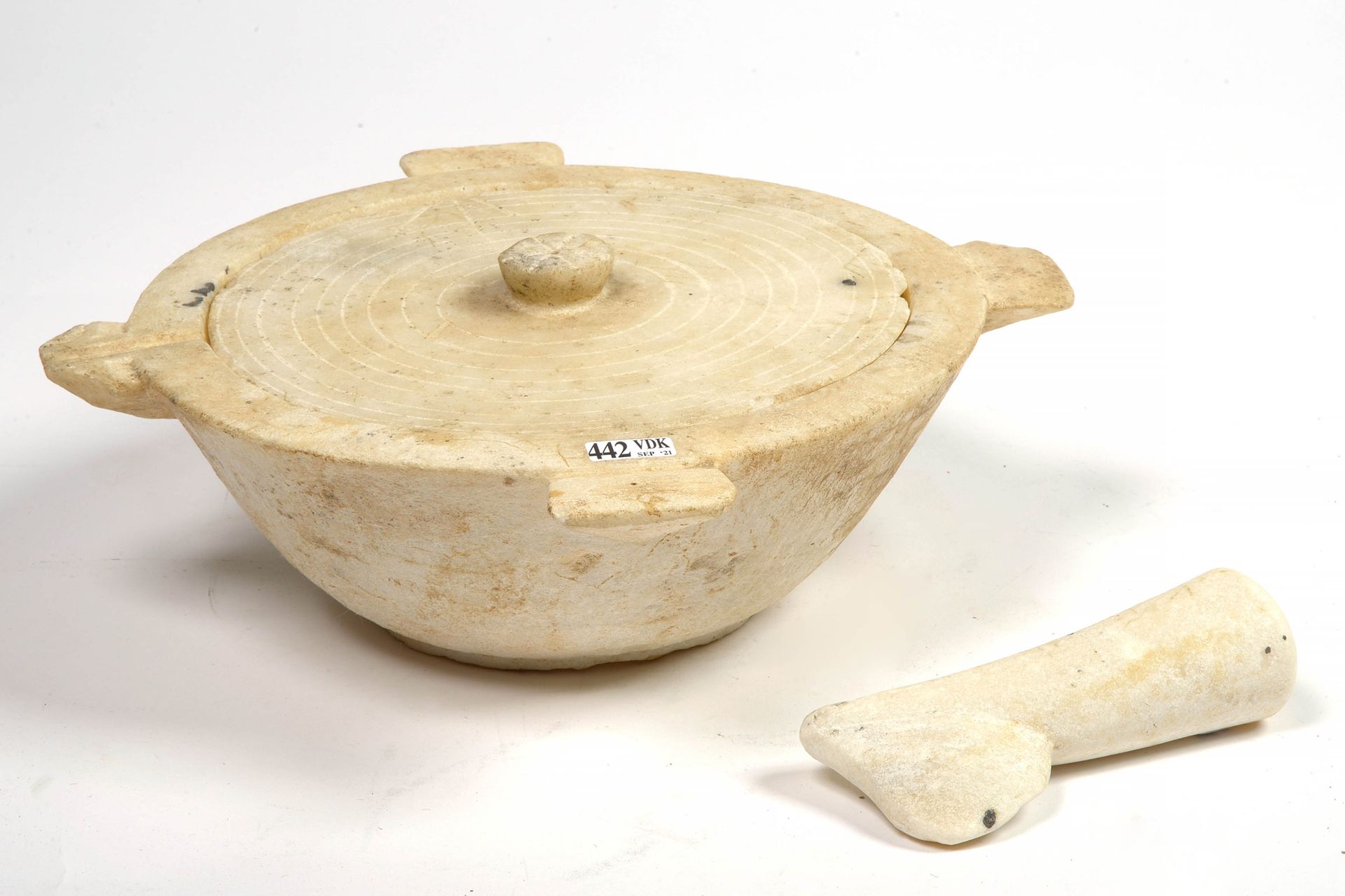 Null Votive mortar and its pestle made of carved alabaster with engraved circula&hellip;