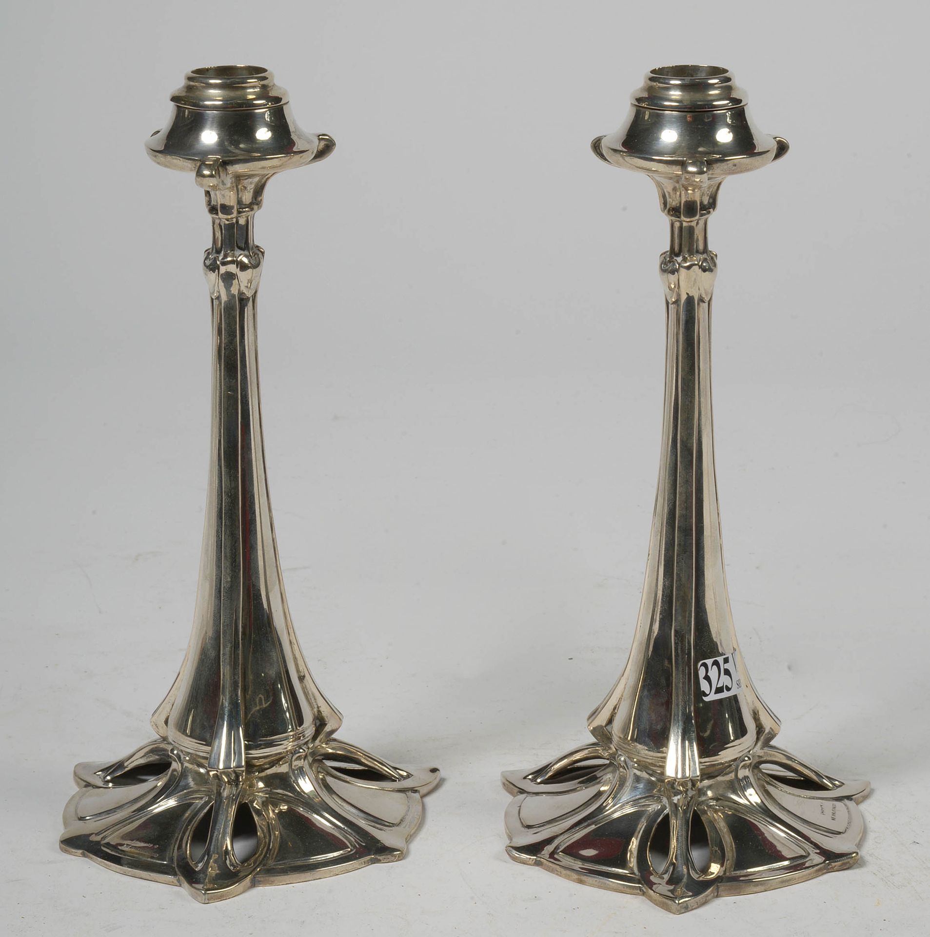 Null Coppia di candelieri in argento Art Nouveau 800/1000 con marchi tedeschi e &hellip;
