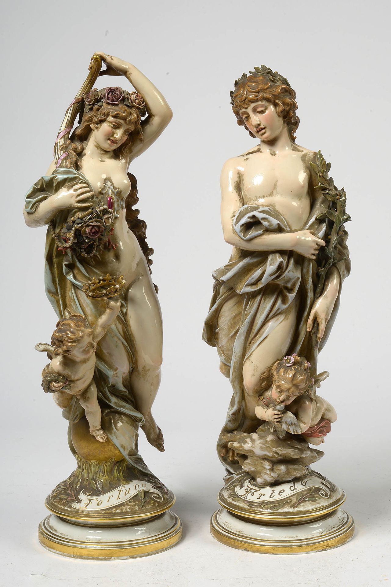 SCHWABE Heinrich (1847 - 1924) "Friede" et "Fortuna" en porcelaine polychrome de&hellip;