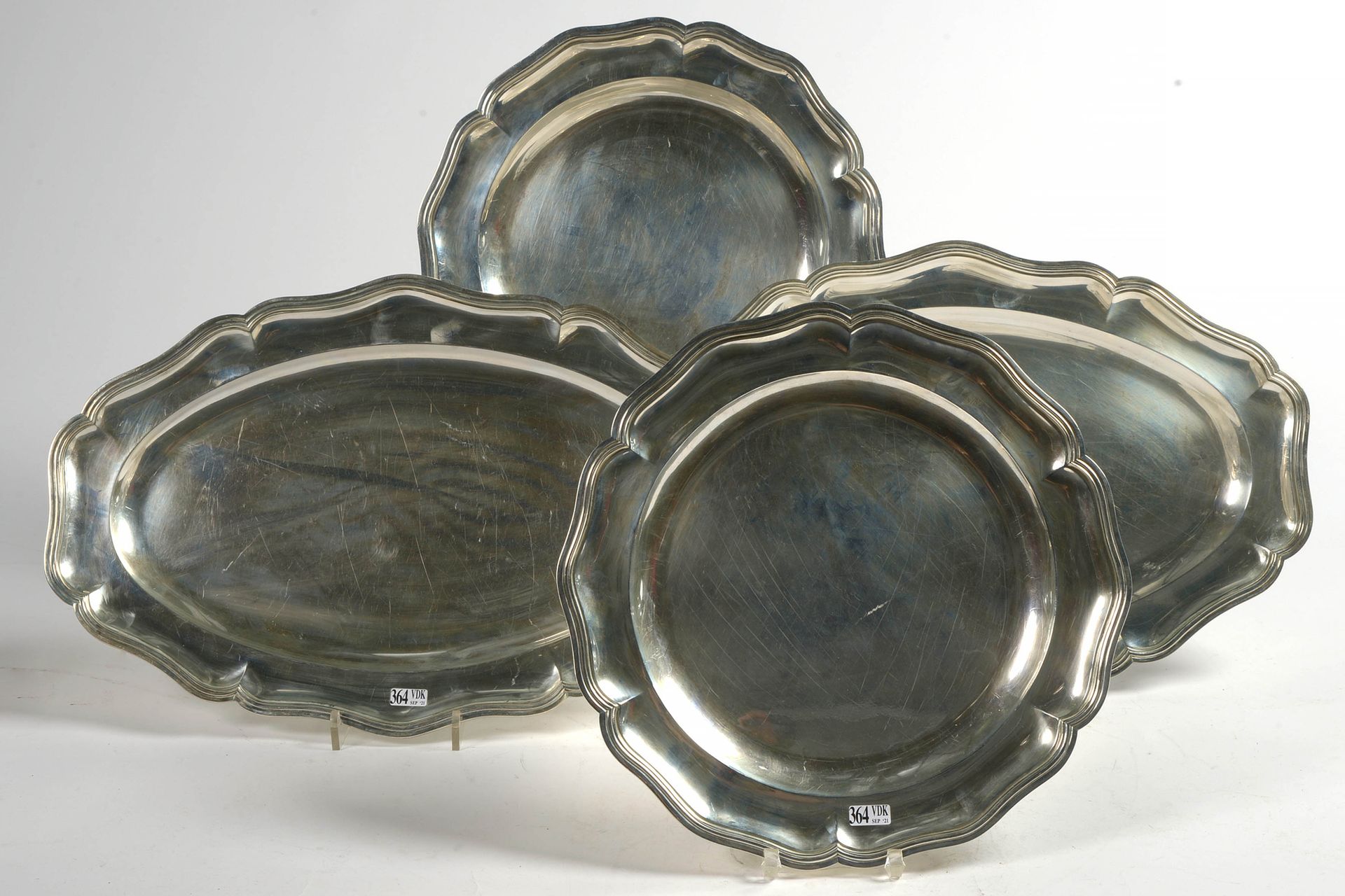 Null Two pairs of round and oval silver dishes 900/1000 with unidentified goldsm&hellip;