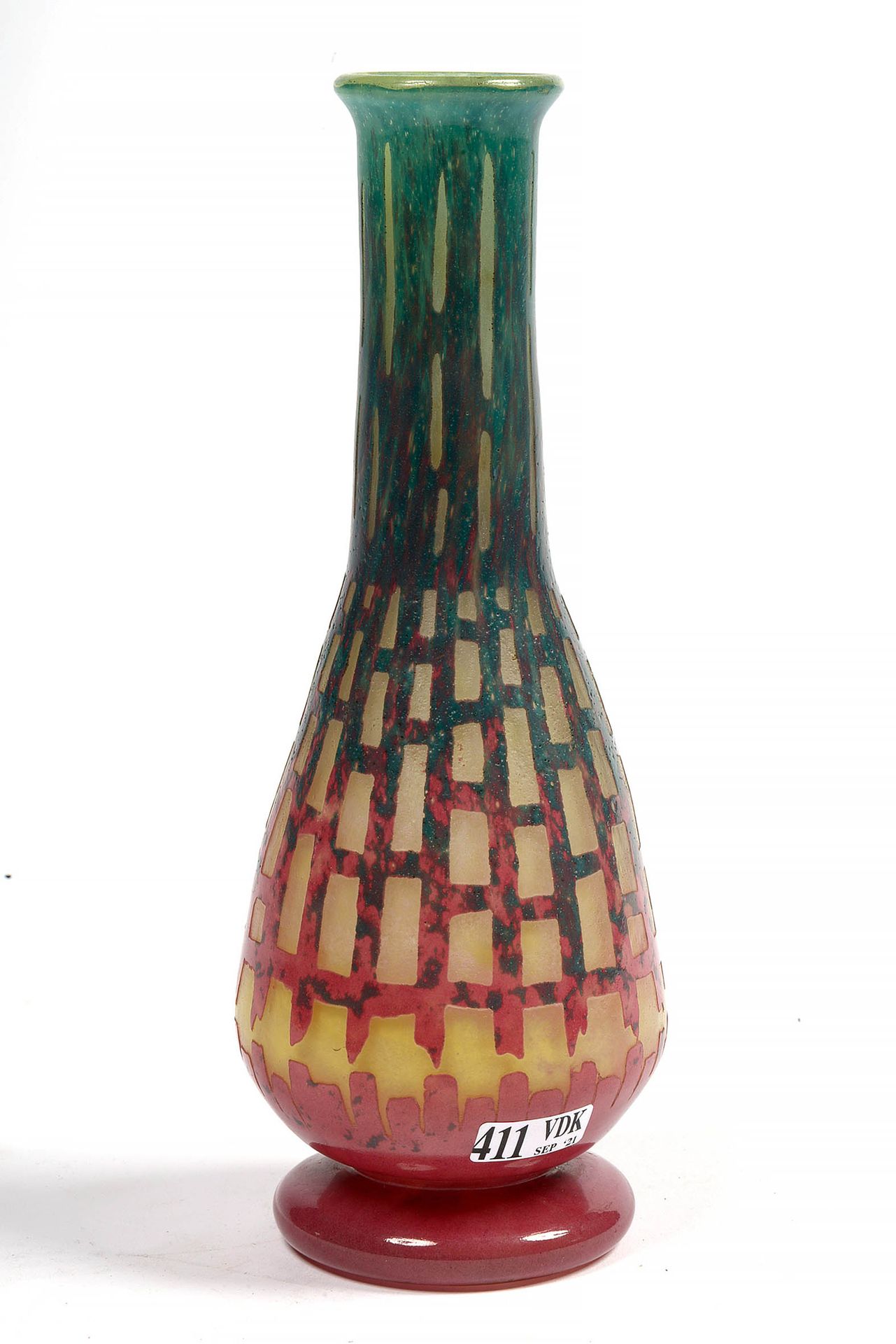 SCHNEIDER Charles (1881 - 1953) 一个装饰艺术风格的花瓶，用多层玻璃粘贴，在黄色的背景上有粉红色和绿色的几何蚀刻装饰。菊苣模型大约&hellip;