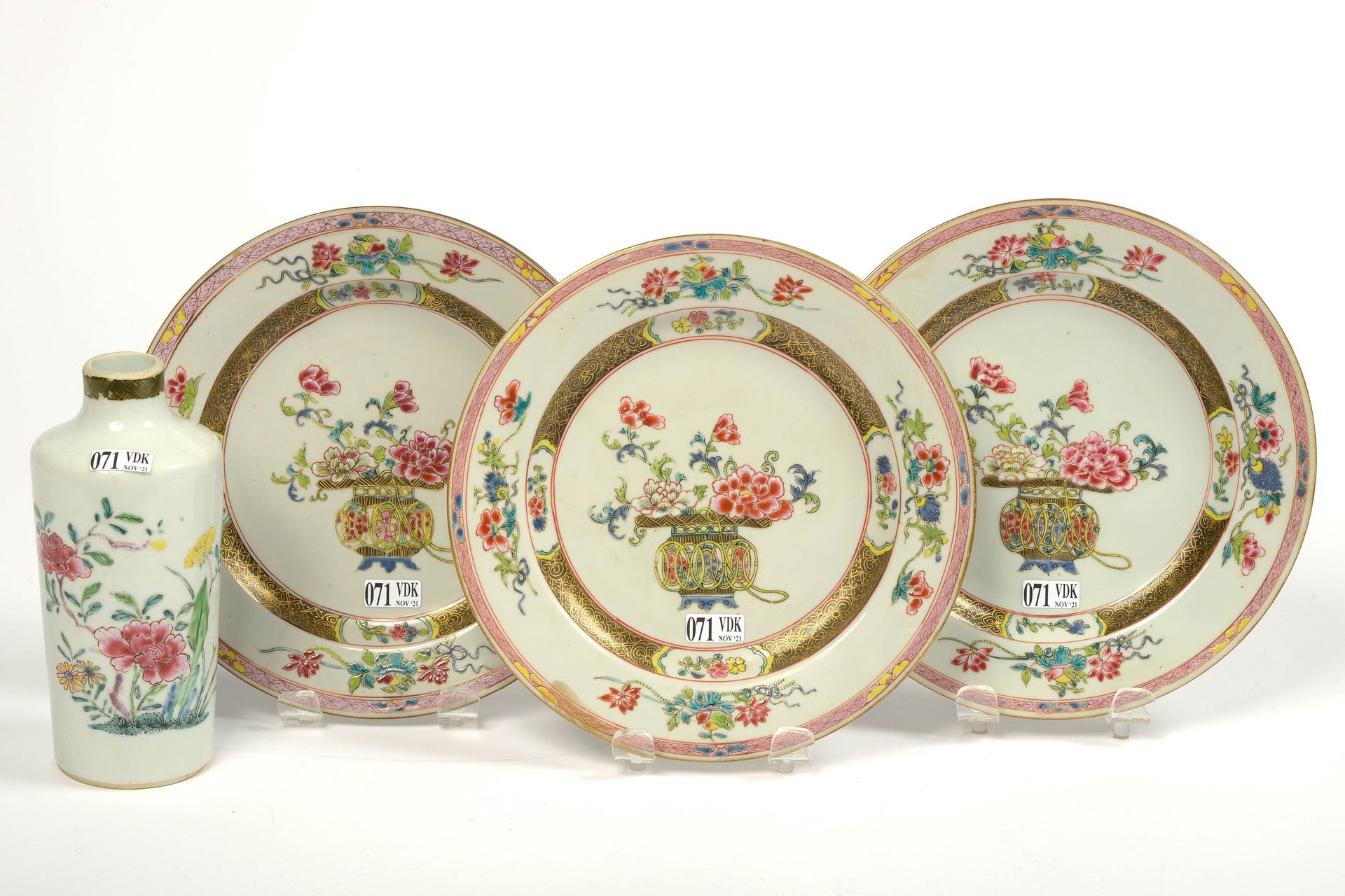 Null A set of four Chinese polychrome porcelains including: a suite of three pla&hellip;