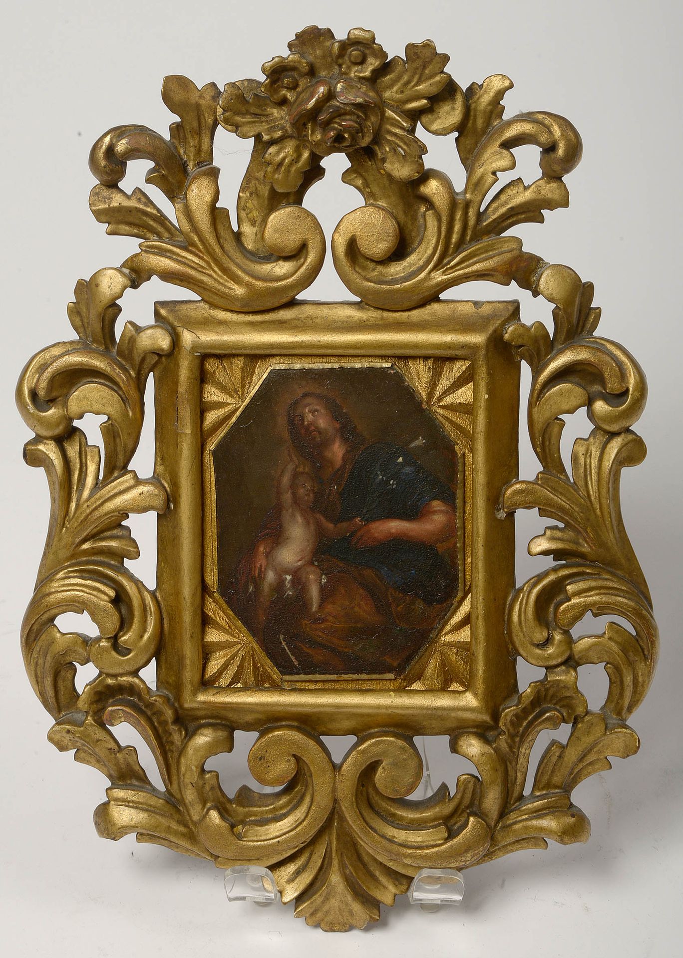 Null 铜制八角形油彩 "圣约瑟夫和儿童耶稣"。匿名。佛兰德学校。年代：17世纪。装在一个17世纪的雕刻和镀金的木框中。尺寸：+/-11,3x9厘米。