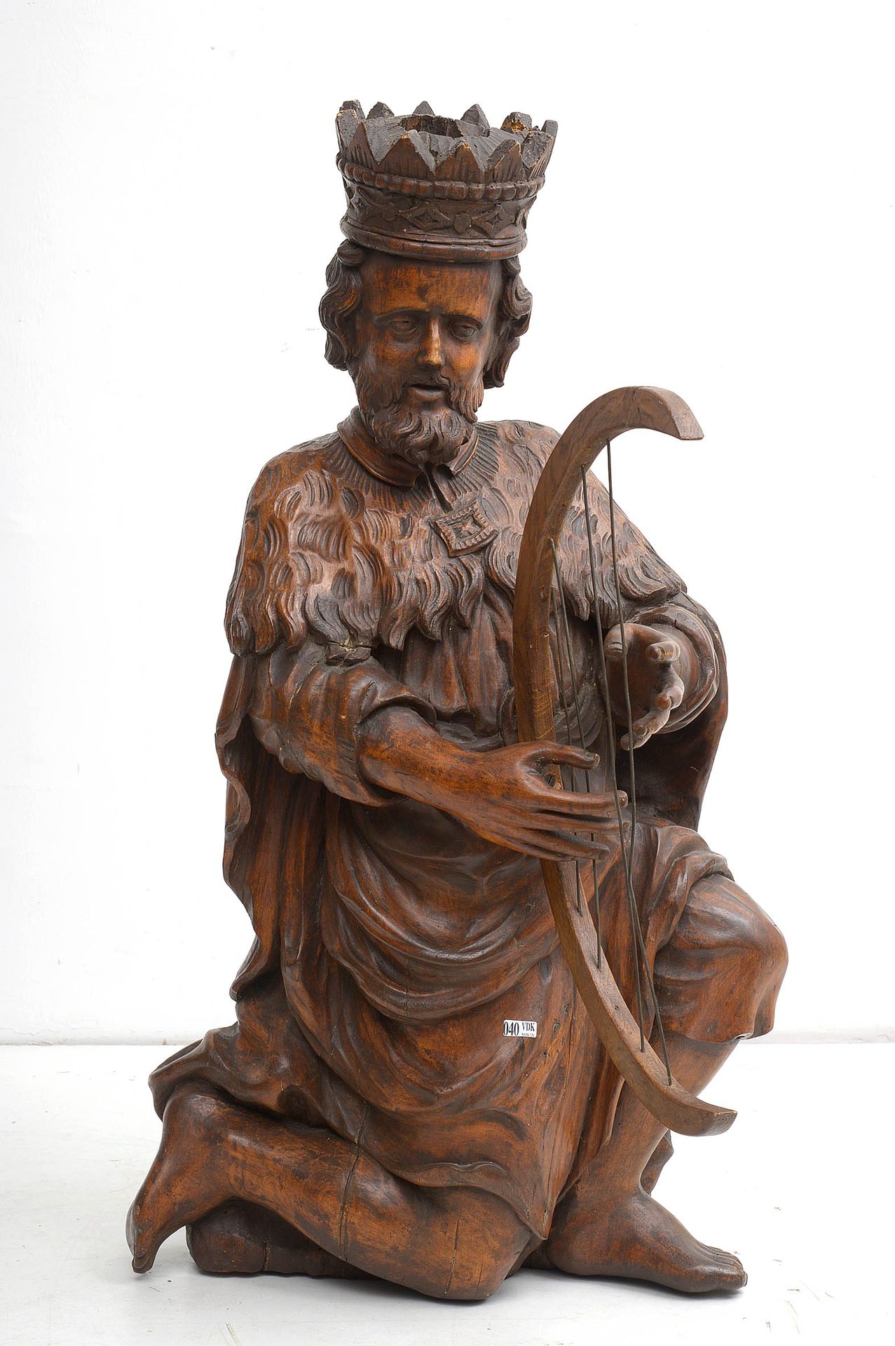 Null "King David" in carved walnut. Flemish work. Period: XVIIth century. (* and&hellip;