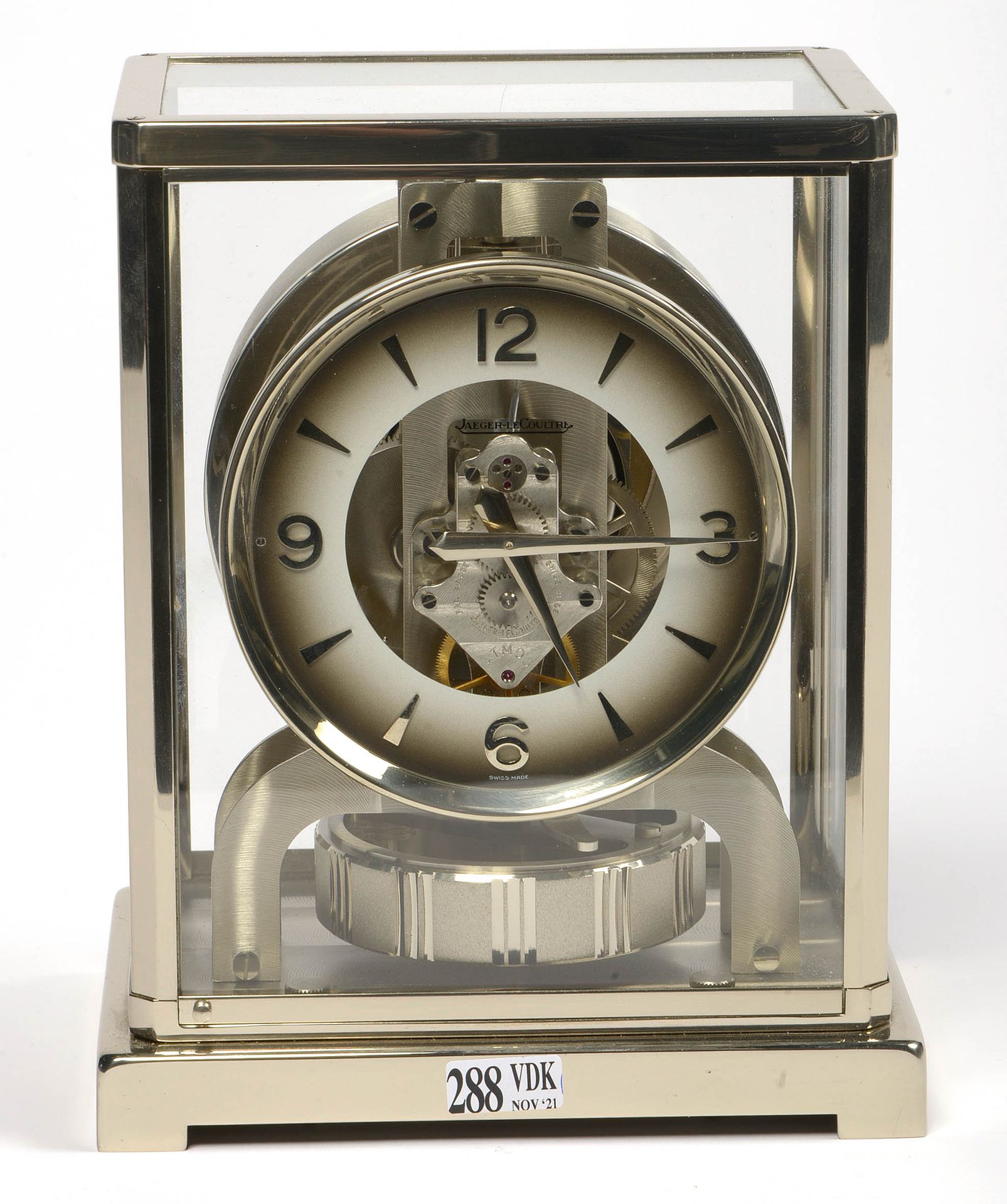 JAEGER-LECOULTRE Reloj "Atmos" de latón cromado y plexiglás. Firmado Jaeger LeCo&hellip;