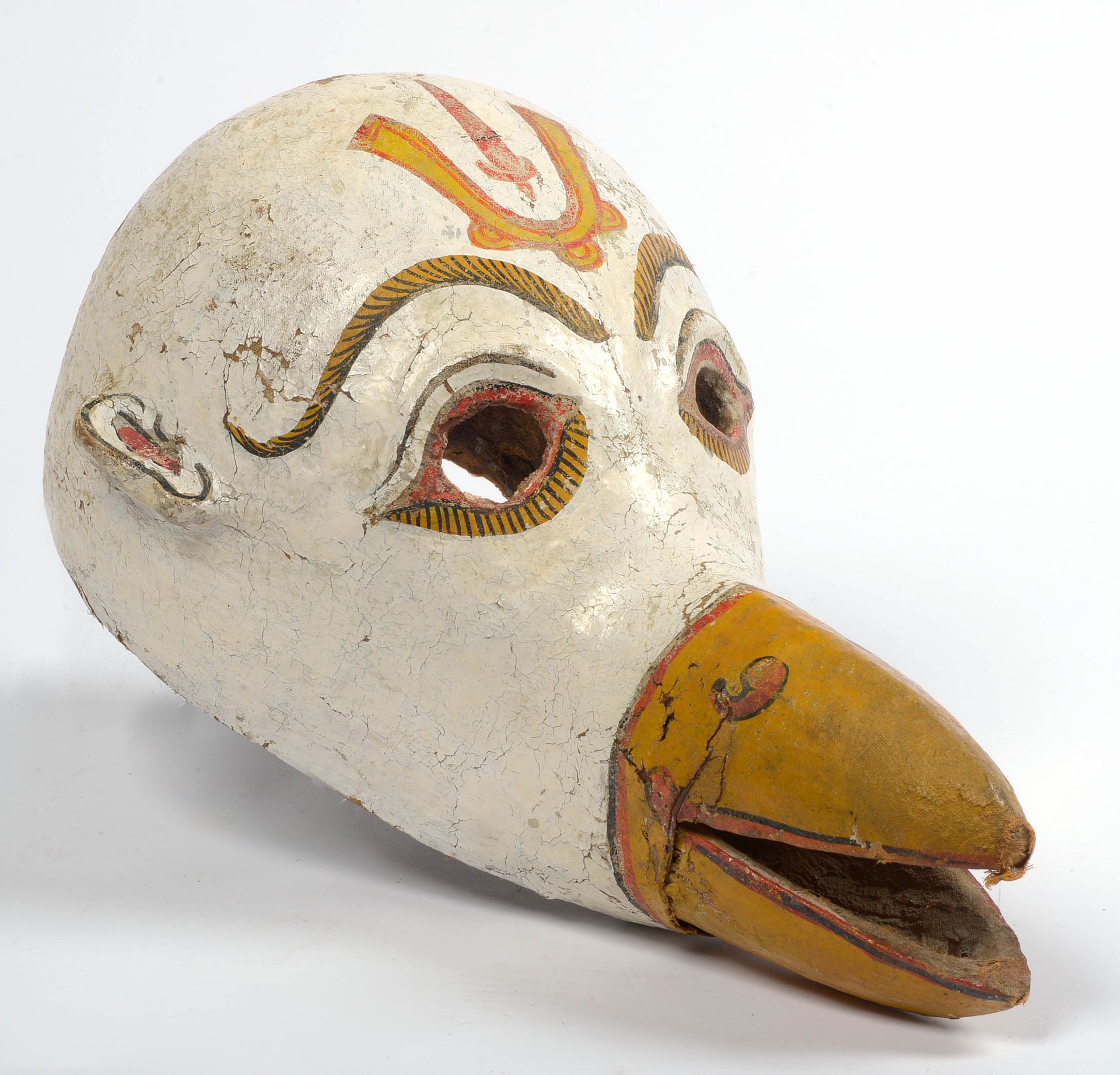 Null 卡纳塔克邦的湿婆三叉戟 "游行面具，其上有可移动的木质鸟嘴，上面覆盖着画布。印度的工作。年代：19世纪。(*).长：+/-41.5厘米。高：+/-18&hellip;
