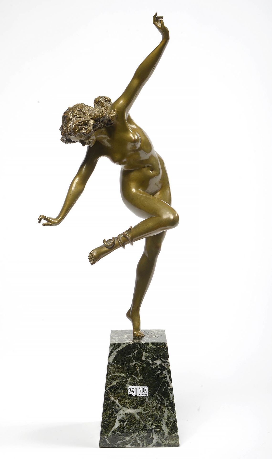 COLINET Claire Jeanne Roberte (1880 - 1950) 鎏金青铜的 "舞蛇者"。安放在绿色大理石底座上。签名：C.J.R. Co&hellip;