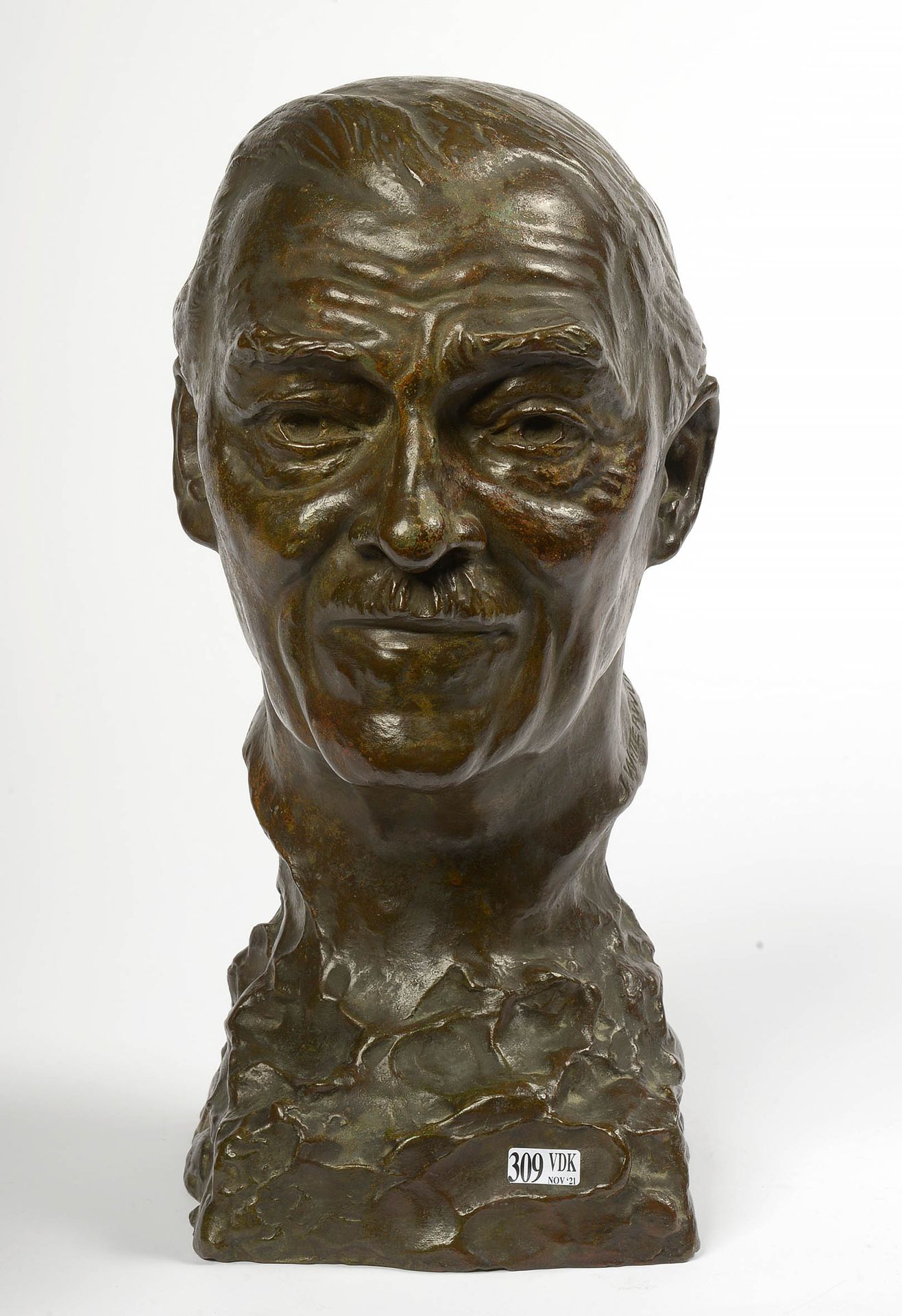 WITTERWULGHE Joseph (1883 - 1967) 棕色铜质的 "男人半身像"。签名：J. Witterwulghe。比利时的学校。(青铜器的磨&hellip;