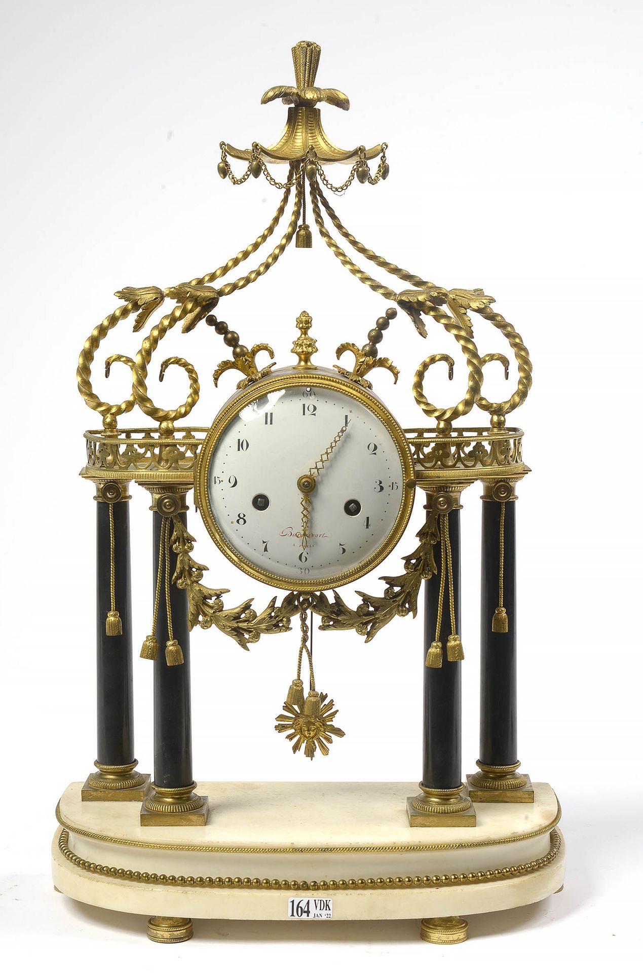 Null Large Louis XVI portico clock in white and black marble and gilt bronze. Di&hellip;