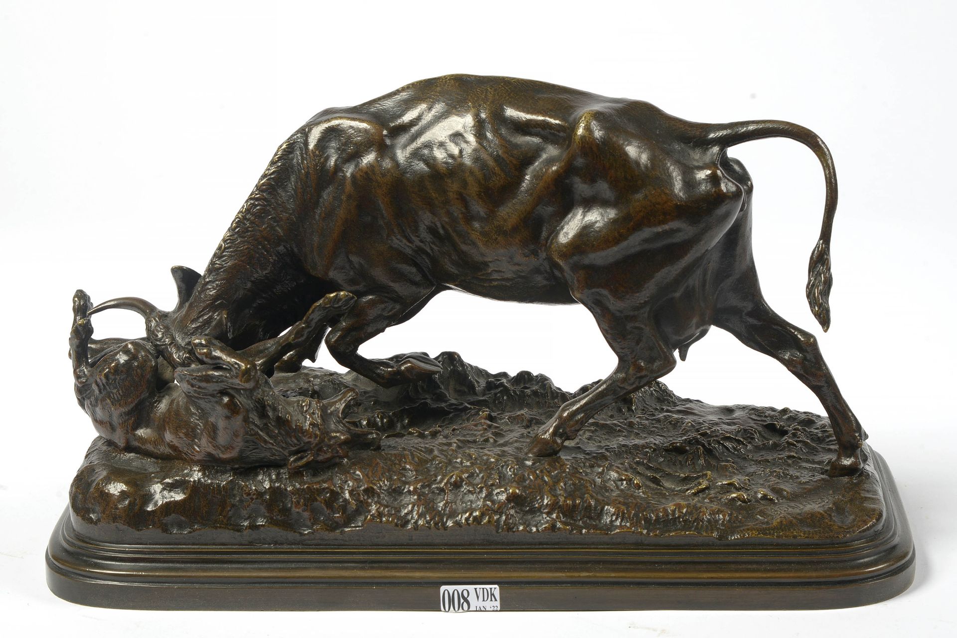 BONHEUR Isidore (1827 - 1901) 棕色铜制的 "牛与狼的斗争"。签署了I。博尔。法国学校。尺寸：+/- 38x22x17厘米。