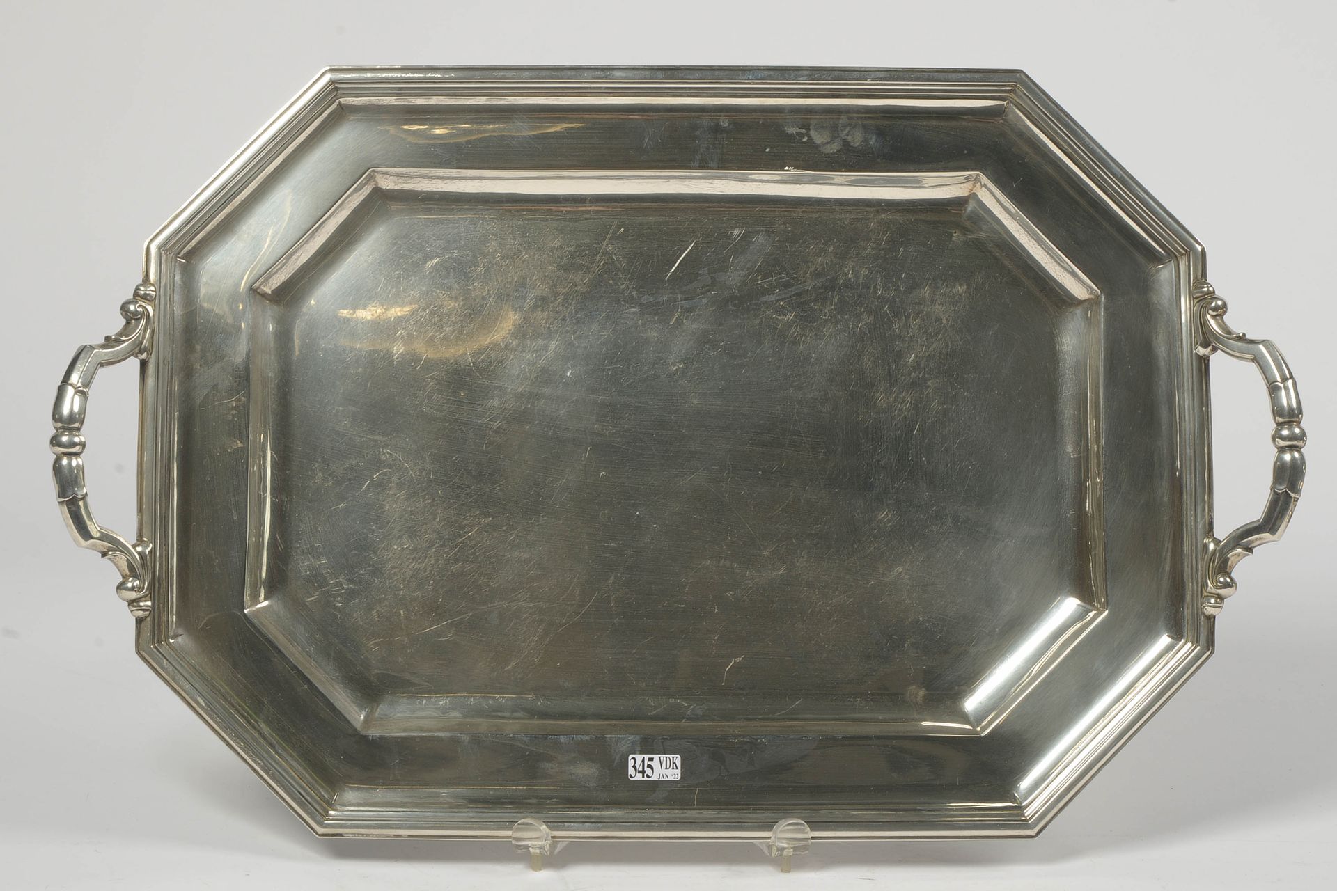 Null 大型八角形银质托盘800/1000号，带有Delheid标记。比利时的工作。尺寸：+/-38x60厘米。总重量：+/-2360克。