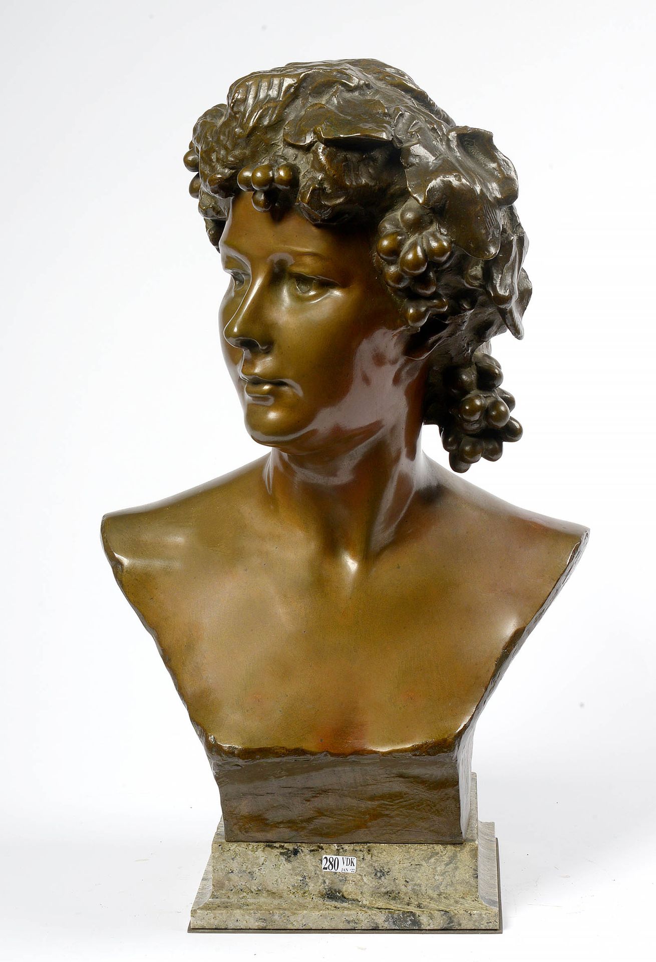 LAMBEAUX Jef (1852 - 1908) "Busto di Baccante" in bronzo con patina marrone. Fir&hellip;