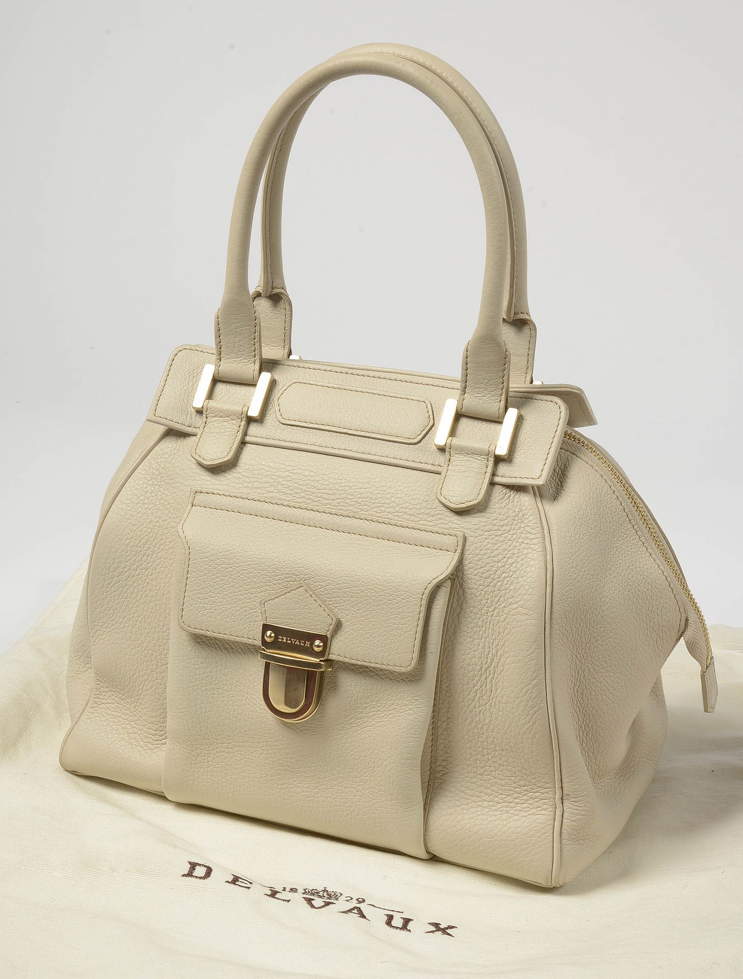 DELVAUX Delvaux bag in cream leather. In good condition. The dustbag is attached&hellip;